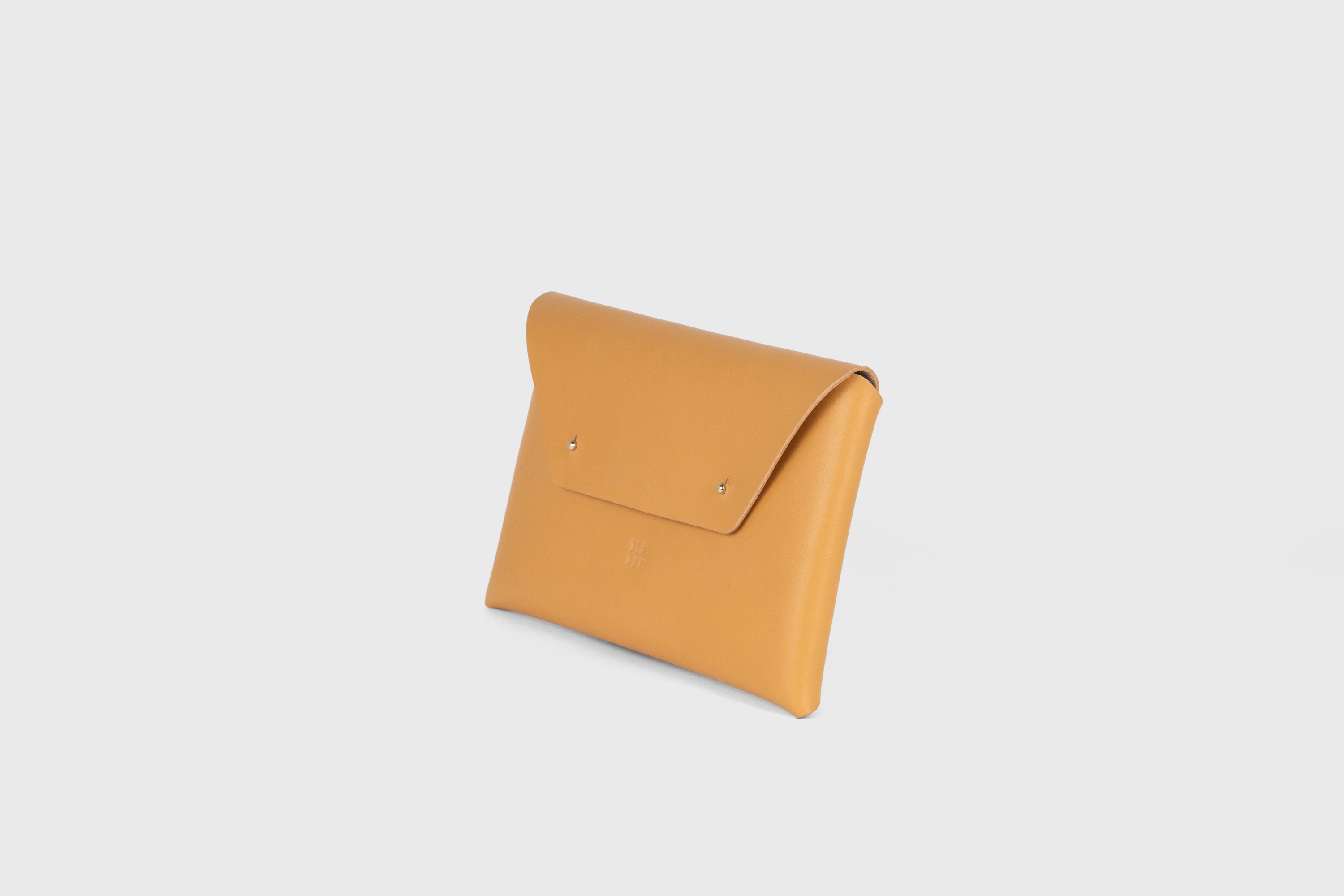 Envelope Clutch Premium Leather Brown Color Handmade Minimalist Design Atelier Madre Manuel Dreesmann Barcelona Spain