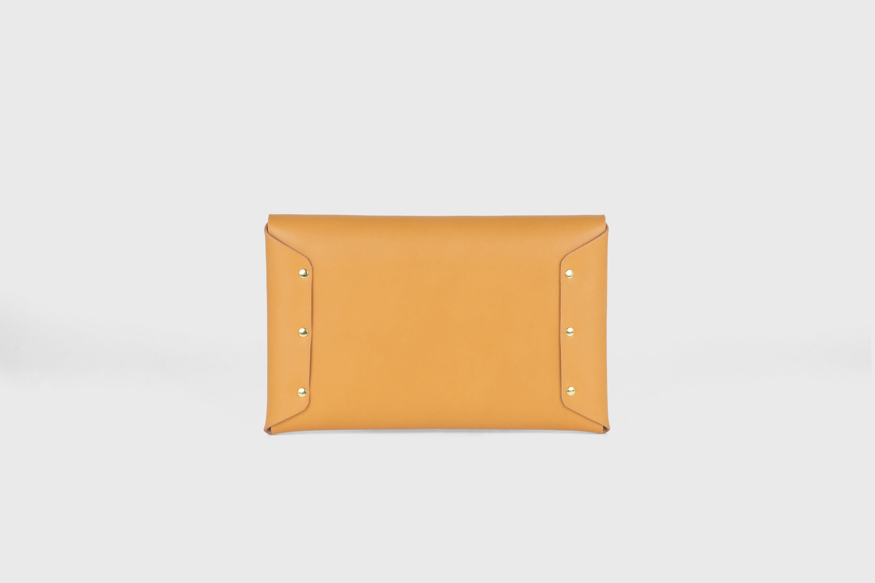 Envelope Clutch Premium Leather Brown Color Handmade Minimalist Design Atelier Madre Manuel Dreesmann Barcelona Spain
