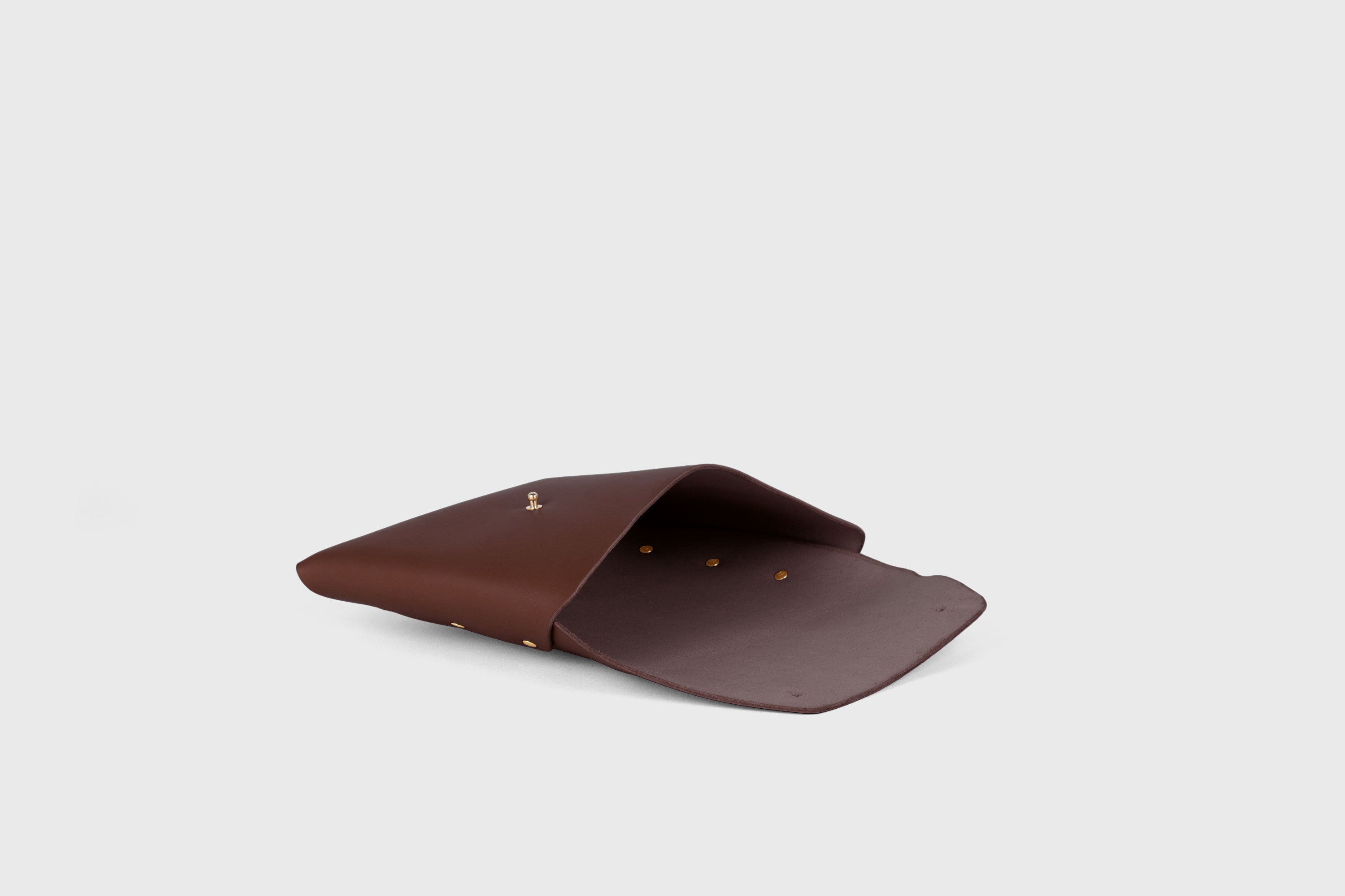 Envelope Clutch Premium Leather Dark Brown Color Handmade Minimalist Design Atelier Madre Manuel Dreesmann Barcelona Spain
