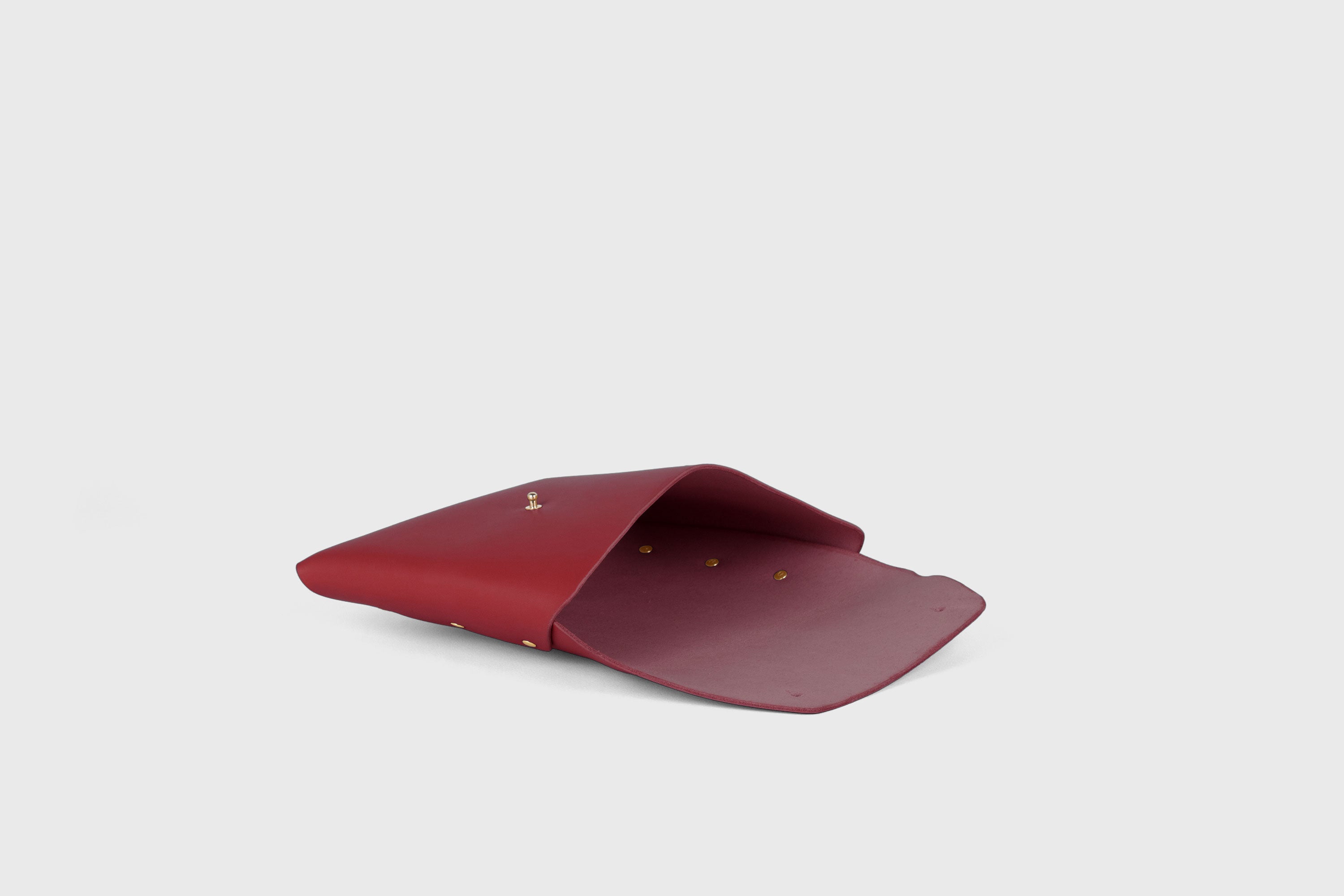 Envelope Clutch Premium Leather Red Color Handmade Minimalist Design Atelier Madre Manuel Dreesmann Barcelona Spain
