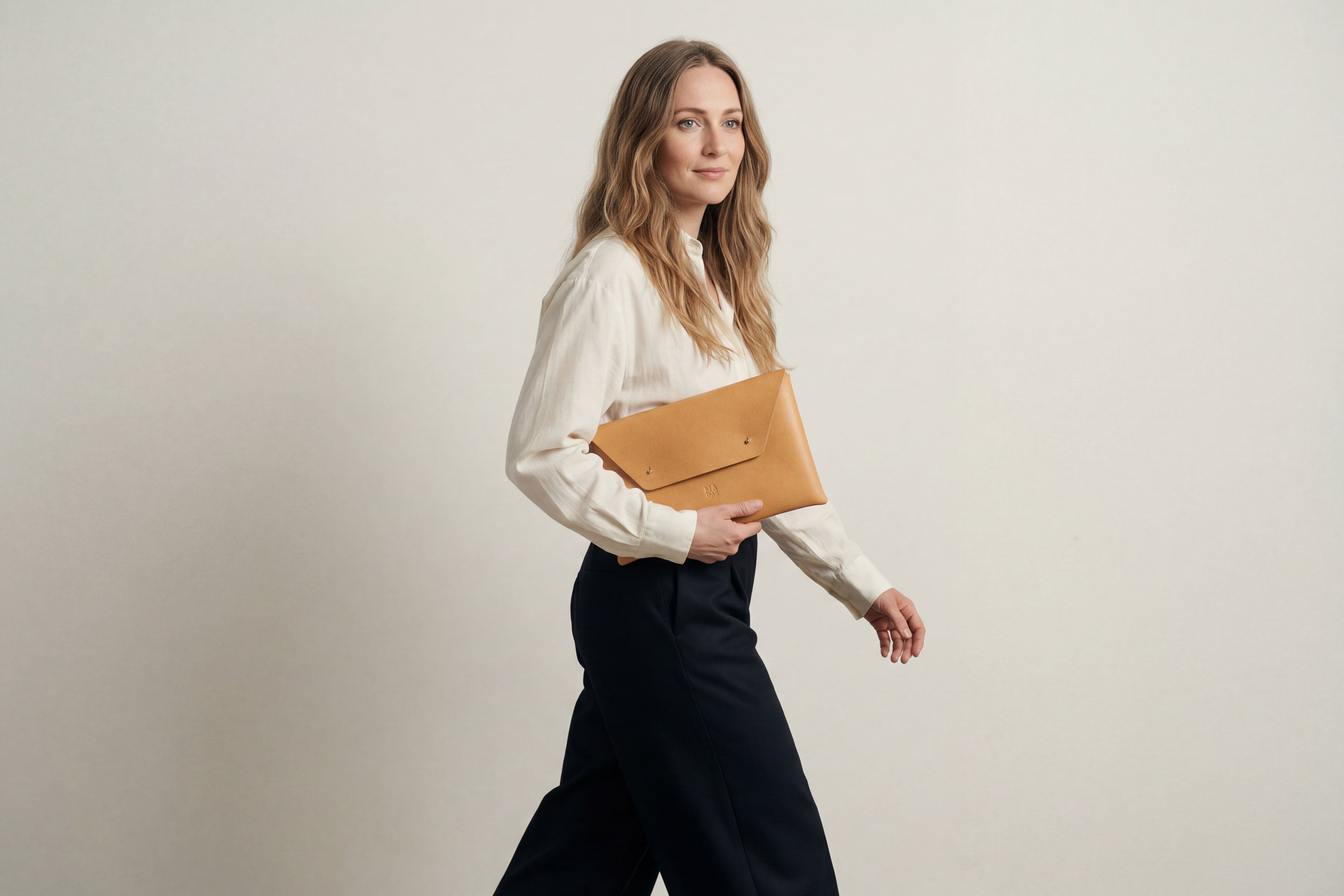 Envelope Clutch On A Model Premium Leather Brown Color Handmade Minimalist Design Atelier Madre Manuel Dreesmann Barcelona Spain