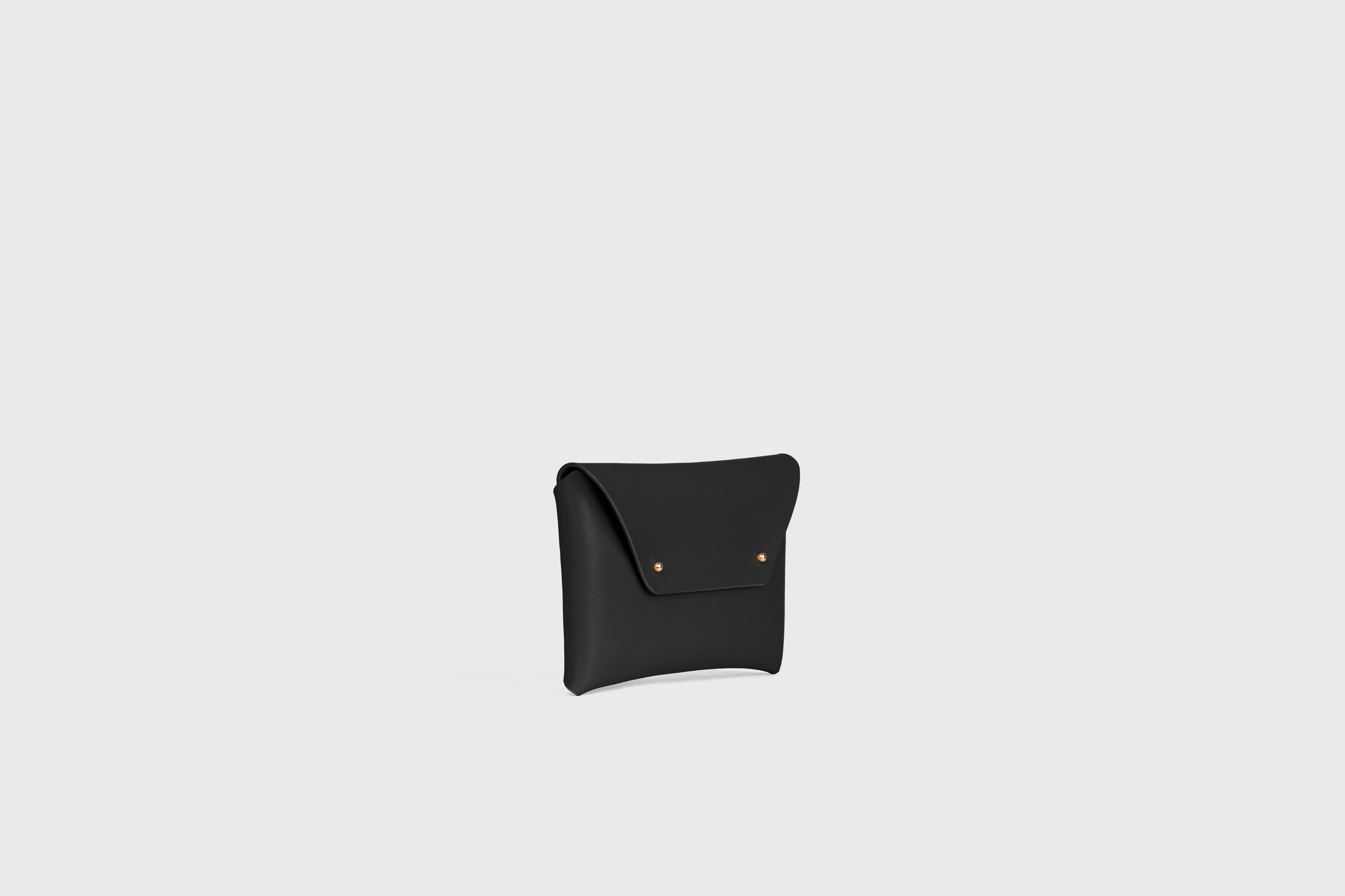 Envelope Clutch Small In Black Color Vegetable Tanned Leather Minimalistic Design Atelier Madre Manuel Dreesmann Barcelona Spain