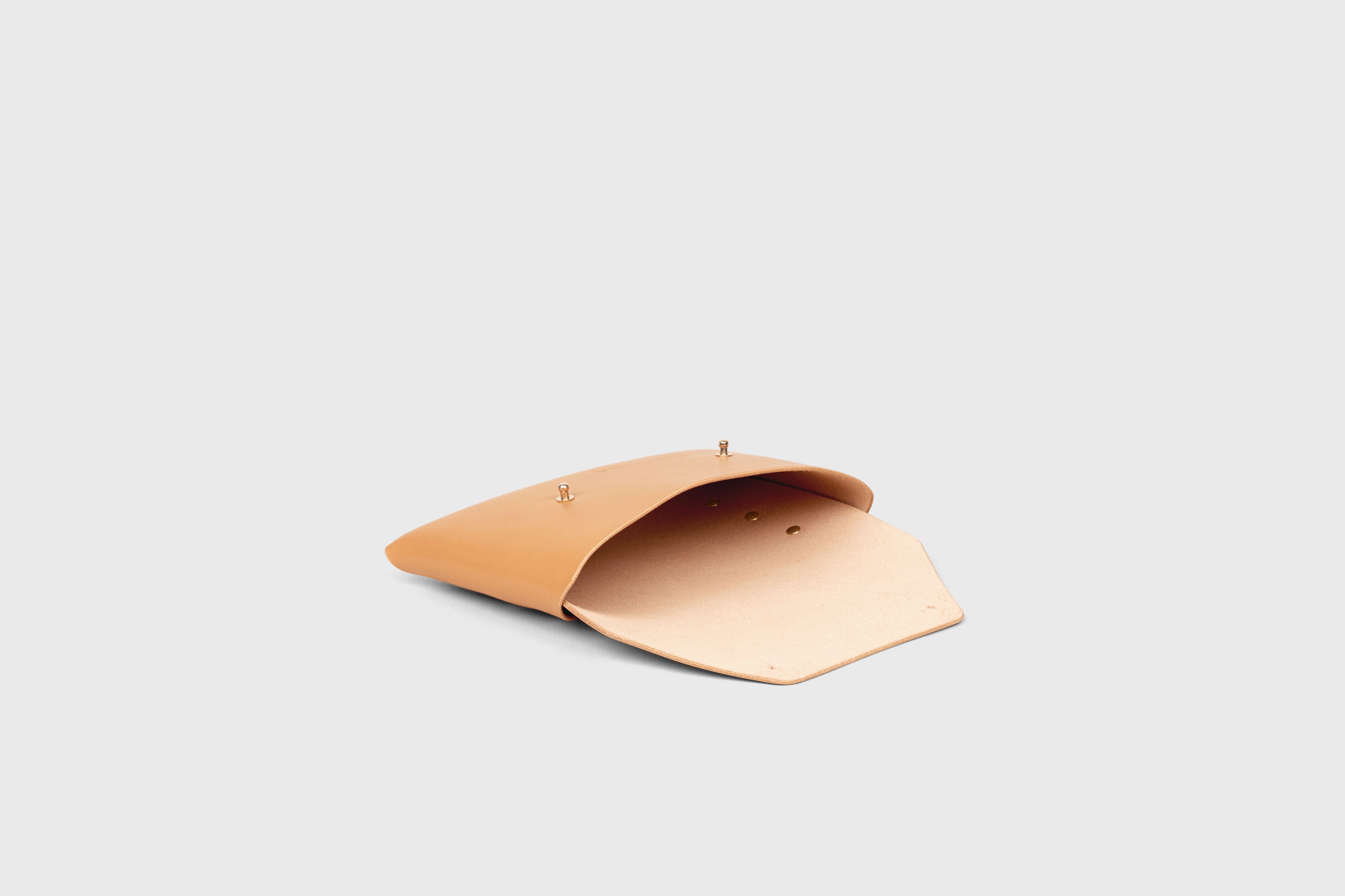 Envelope Clutch Small In Brown Color Vegetable Tanned Leather Minimalistic Design Atelier Madre Manuel Dreesmann Barcelona Spain
