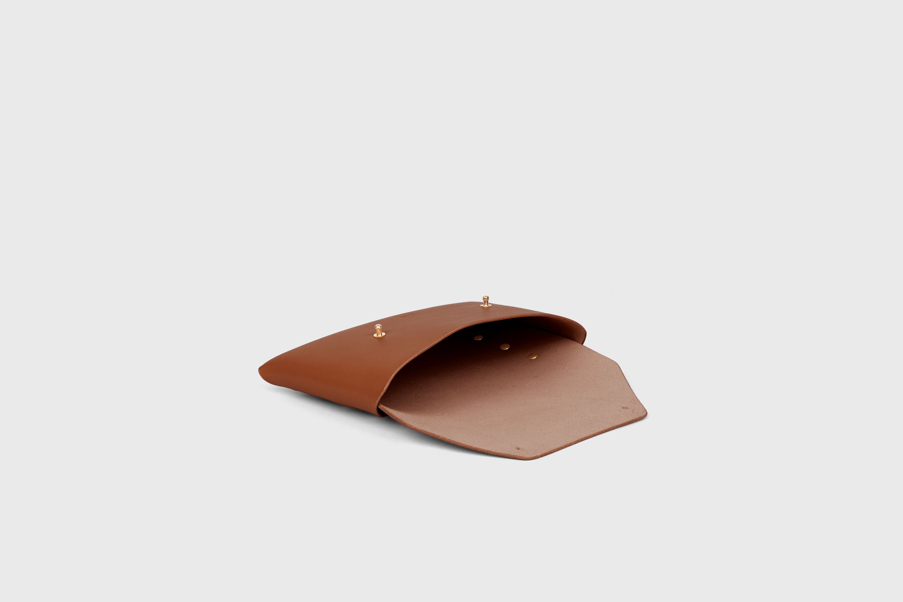Envelope Clutch Small In Dark Brown Color Vegetable Tanned Leather Minimalistic Design Atelier Madre Manuel Dreesmann Barcelona Spain