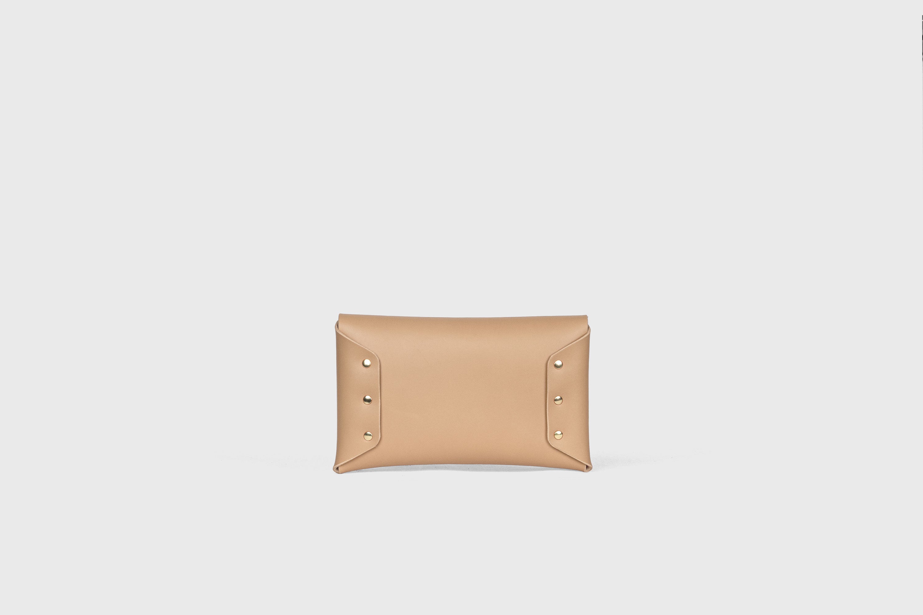 Envelope Clutch Small In Natural Color Vegetable Tanned Leather Minimalistic Design Atelier Madre Manuel Dreesmann Barcelona Spain