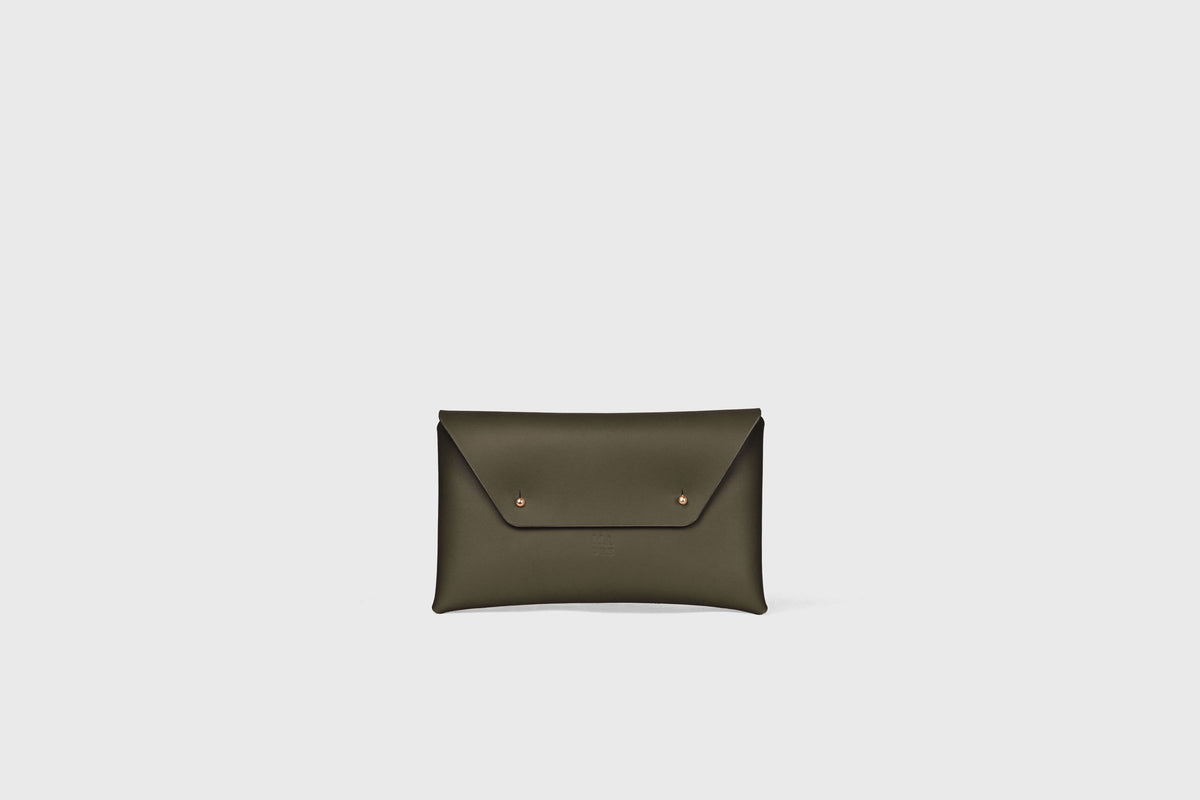 Envelope Clutch Small Olive Green Leather Atelier Madre Manuel Dreesmann 11