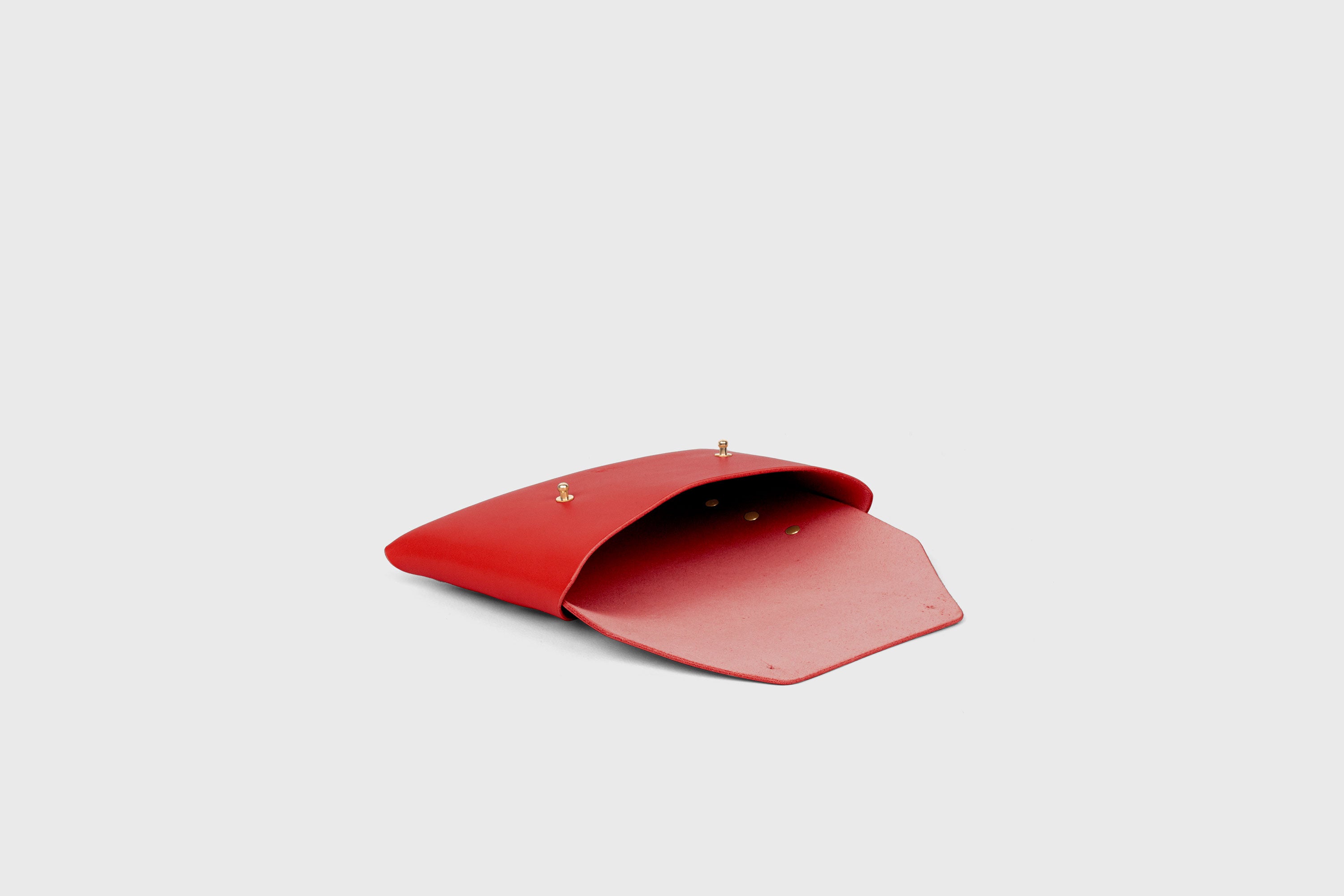 Envelope Clutch Small In Red Color Vegetable Tanned Leather Minimalistic Design Atelier Madre Manuel Dreesmann Barcelona Spain