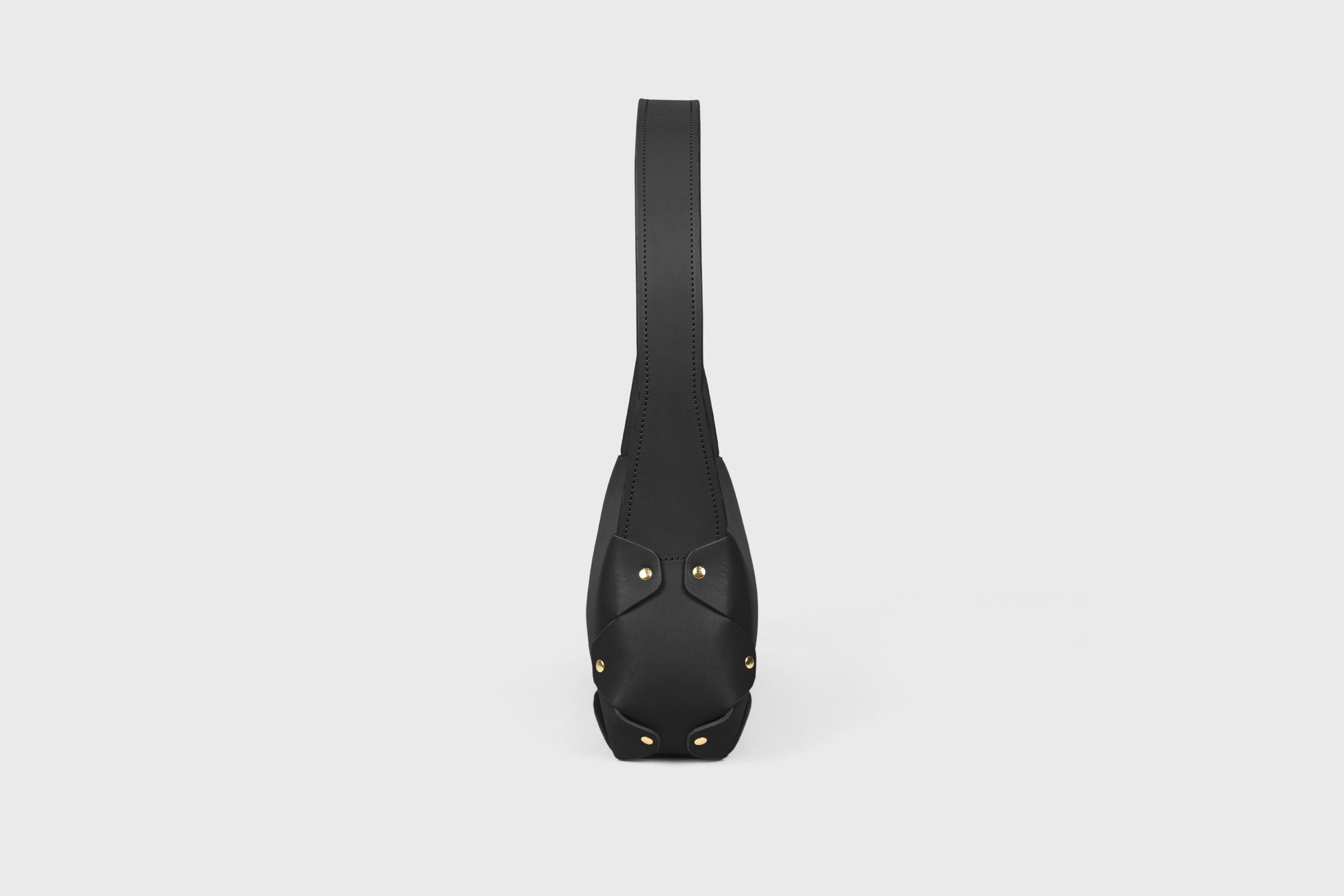 Fiona Bag In Black Color In Full Grain Vegetable Tanned Leather Minimalistic Design Shoulder Bag Atelier Madre Manuel Dreesmann Barcelona Spain