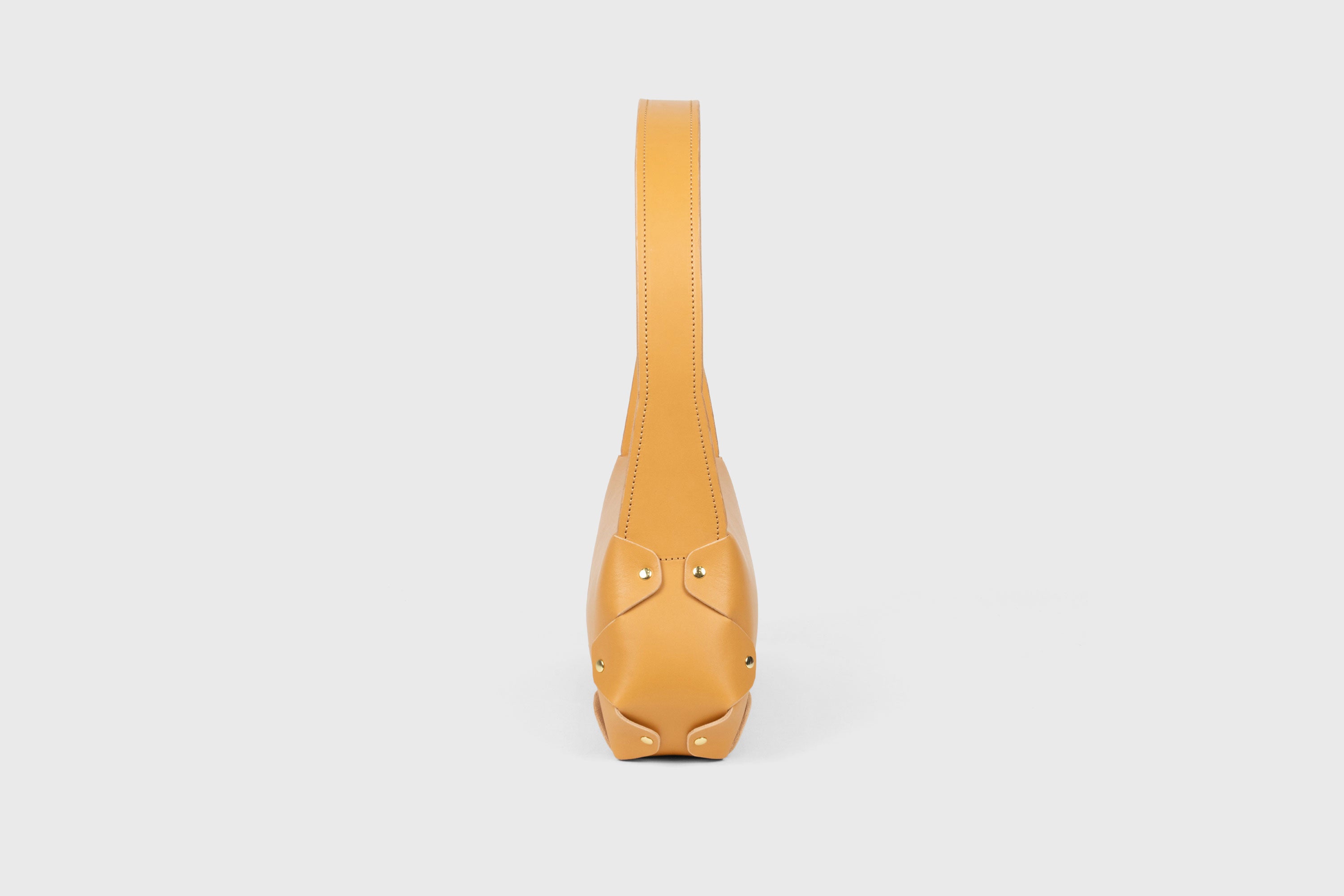 Fiona Bag In Brown Color In Full Grain Vegetable Tanned Leather Minimalistic Design Shoulder Bag Atelier Madre Manuel Dreesmann Barcelona Spain