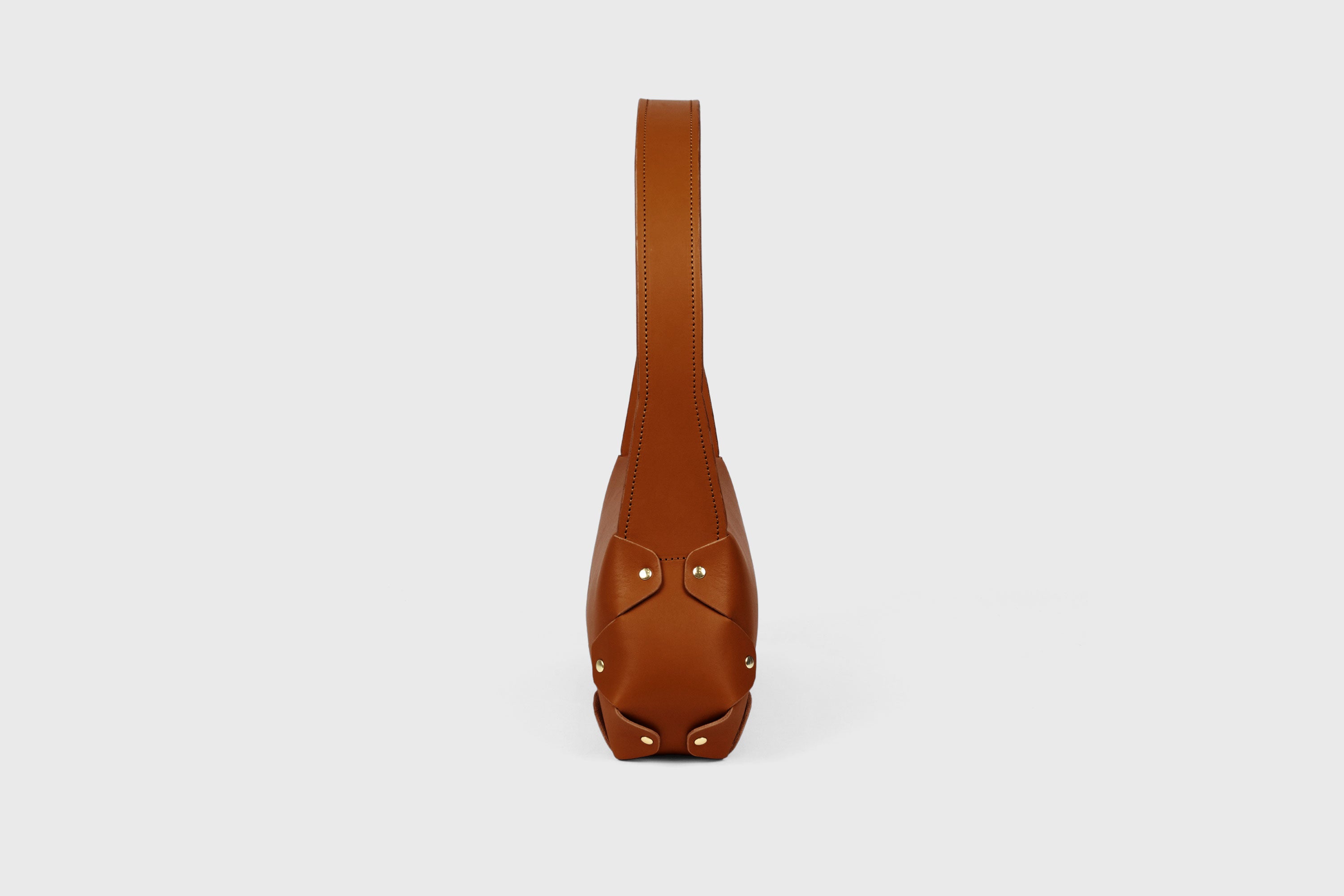 Fiona Bag In Dark Brown Color In Full Grain Vegetable Tanned Leather Minimalistic Design Shoulder Bag Atelier Madre Manuel Dreesmann Barcelona Spain