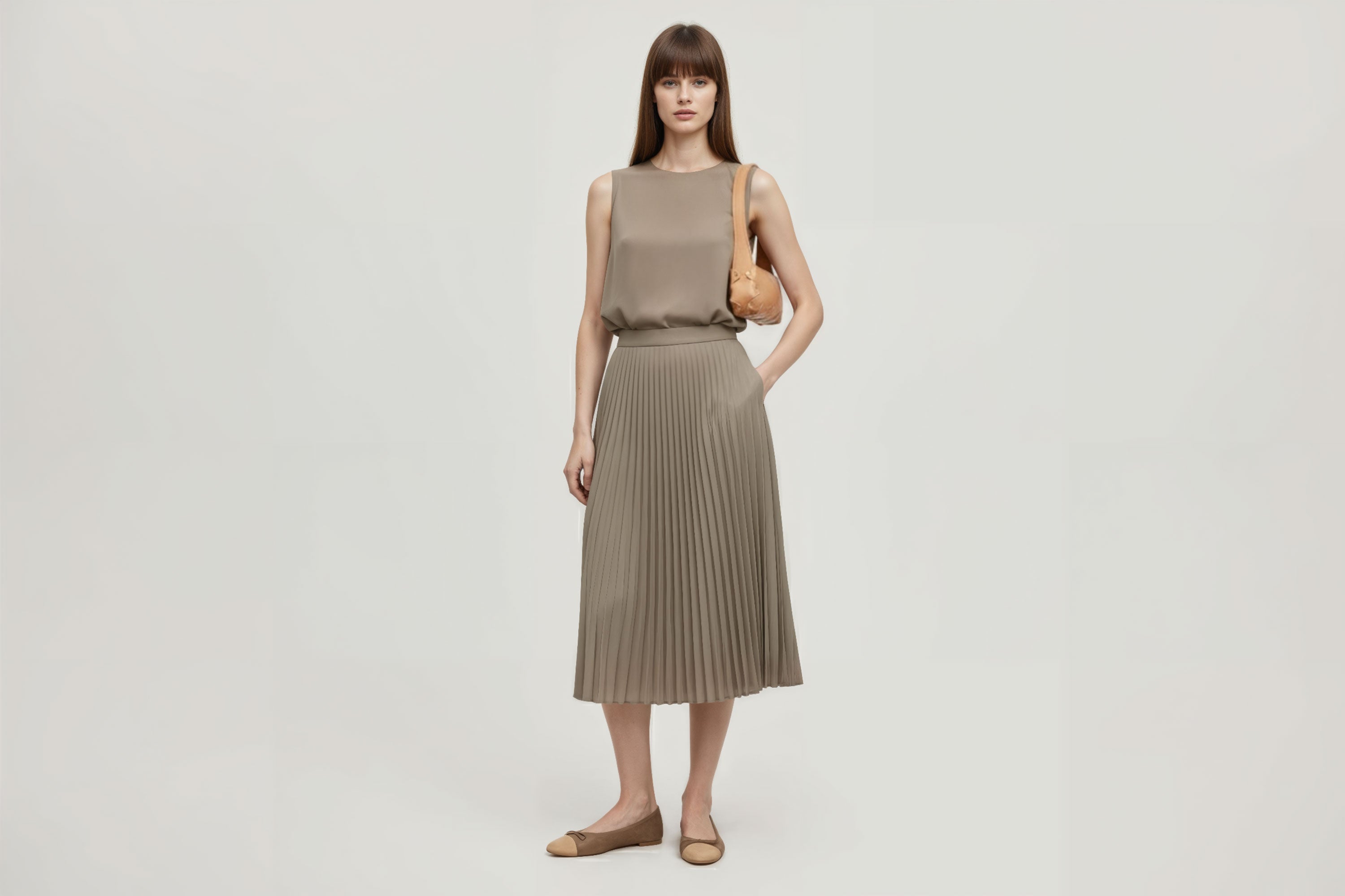 Fiona Bag Small Natural Color Leather On Model Zipper Shoulder Bag Minimalist Modern Design Premium Quality Atelier Madre Manuel Dreesmann Barcelona