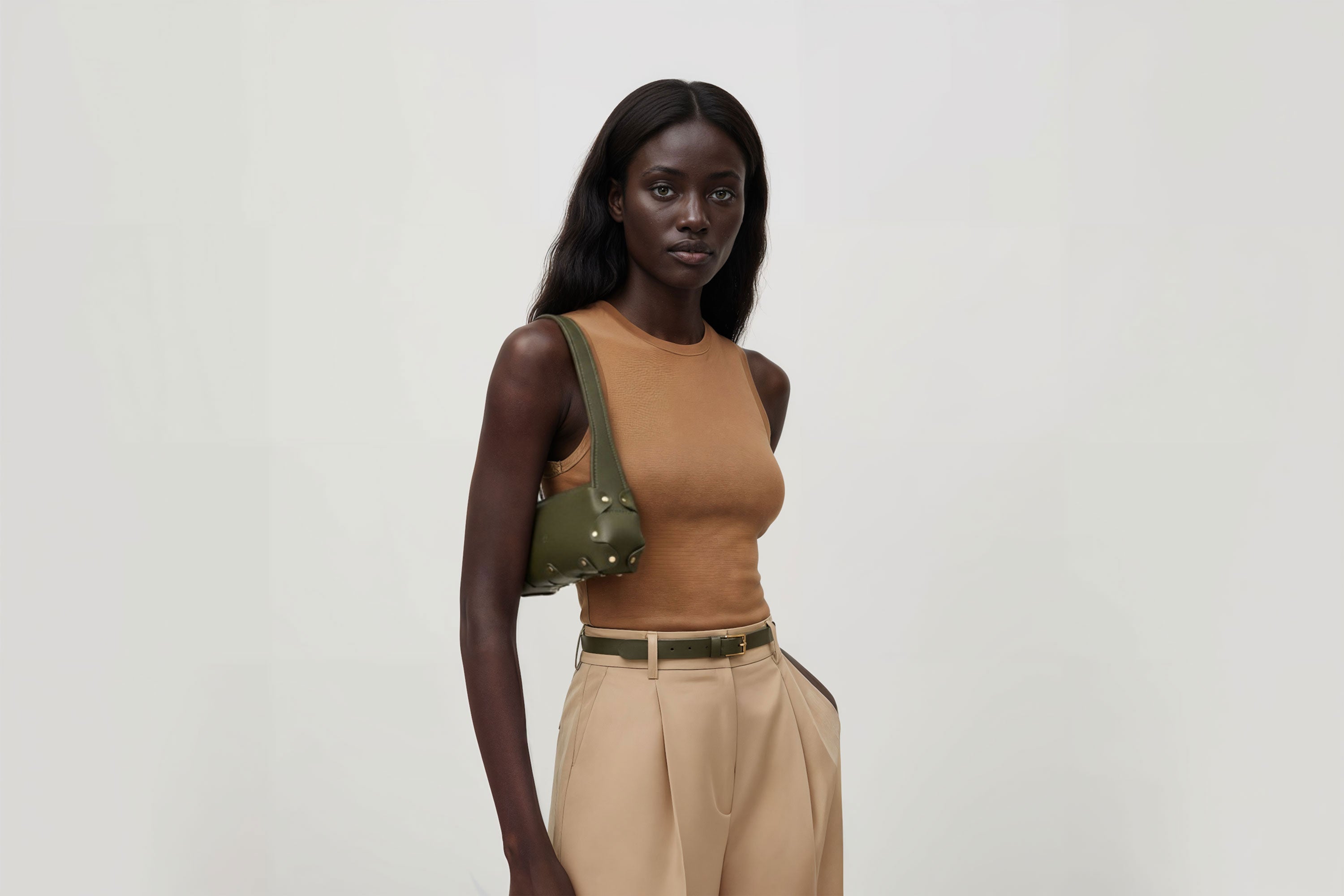 Fiona Bag Small Olive Green Color Leather On Model Zipper Shoulder Bag Minimalist Modern Design Premium Quality Atelier Madre Manuel Dreesmann Barcelona