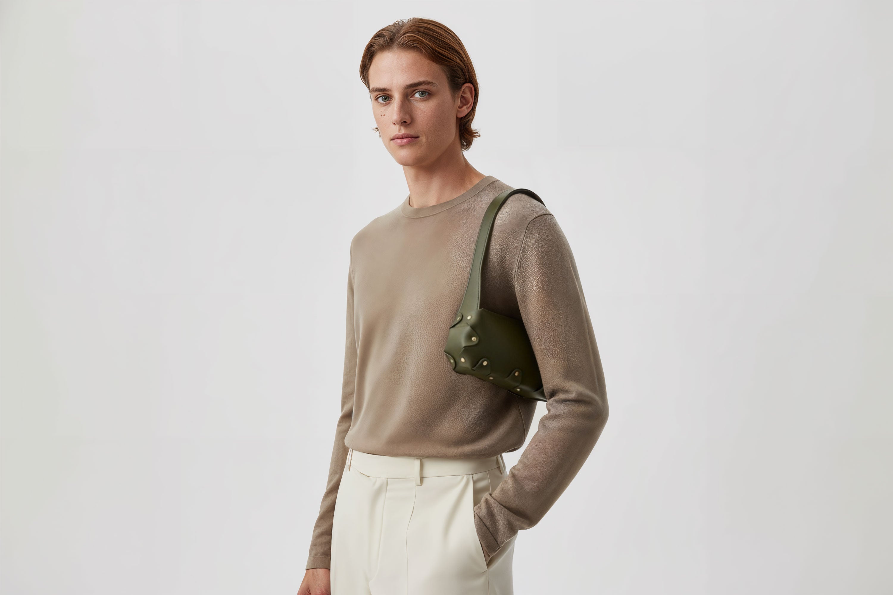 Fiona Bag Small Olive Green Color Leather On Model Zipper Shoulder Bag Minimalist Modern Design Premium Quality Atelier Madre Manuel Dreesmann Barcelona