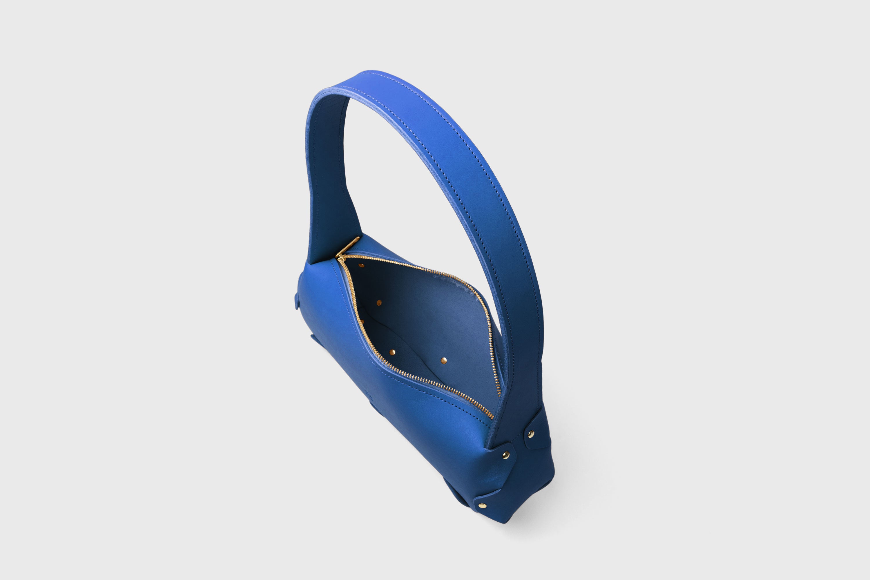 Fiona Bag In Royal Blue Color In Full Grain Vegetable Tanned Leather Minimalistic Design Shoulder Bag Atelier Madre Manuel Dreesmann Barcelona Spain