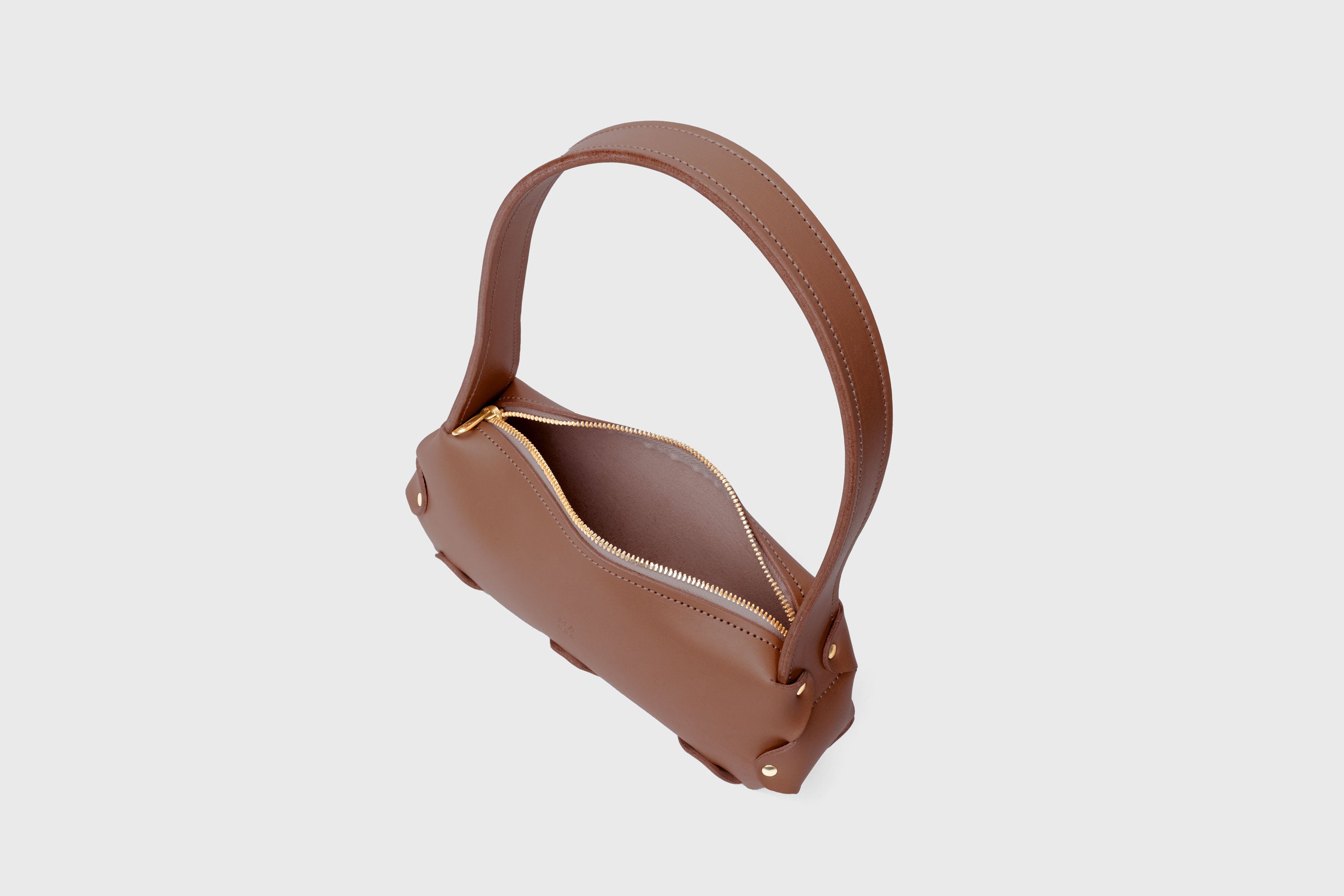 Fiona Bag Small Dark Brown Color Leather Zipper Shoulder Bag Minimalist Modern Design Premium Quality Atelier Madre Manuel Dreesmann Barcelona