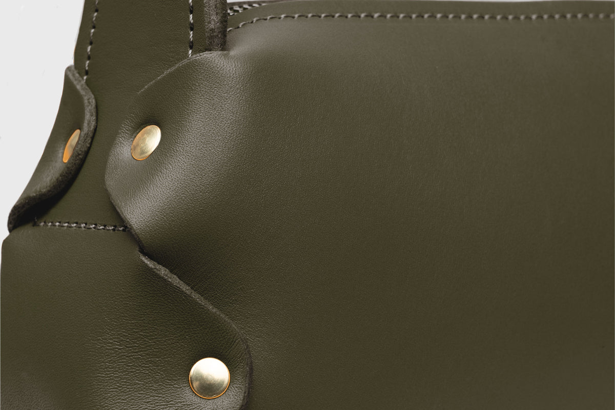 Fiona Bag Small Olive Green Color Leather Shoulder Bag Minimalist Design Premium Quality Atelier Madre Manuel Dreesmann Barcelona Spain 4