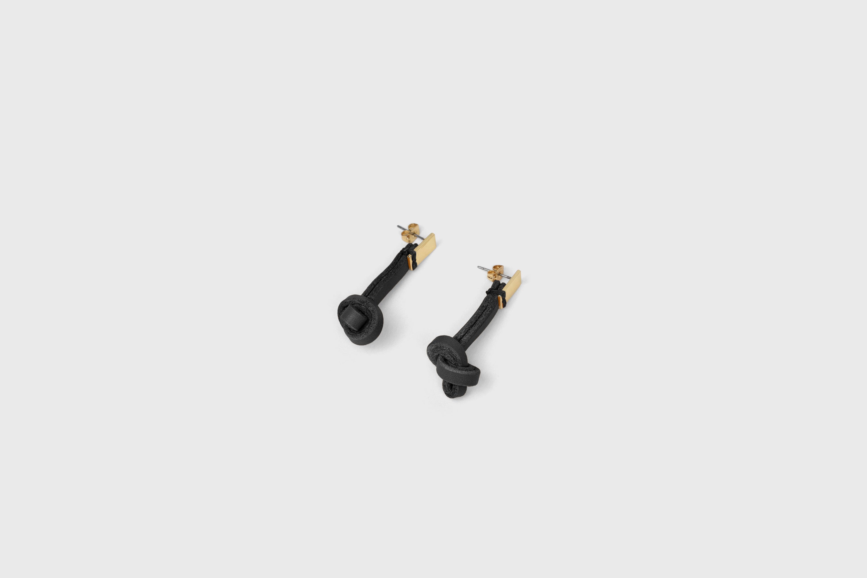 Gaia Earrings In Black Color In Vegetable Tanned Leather Minimalistic Design Atelier Madre Manuel Dreesmann Barcelona Spain