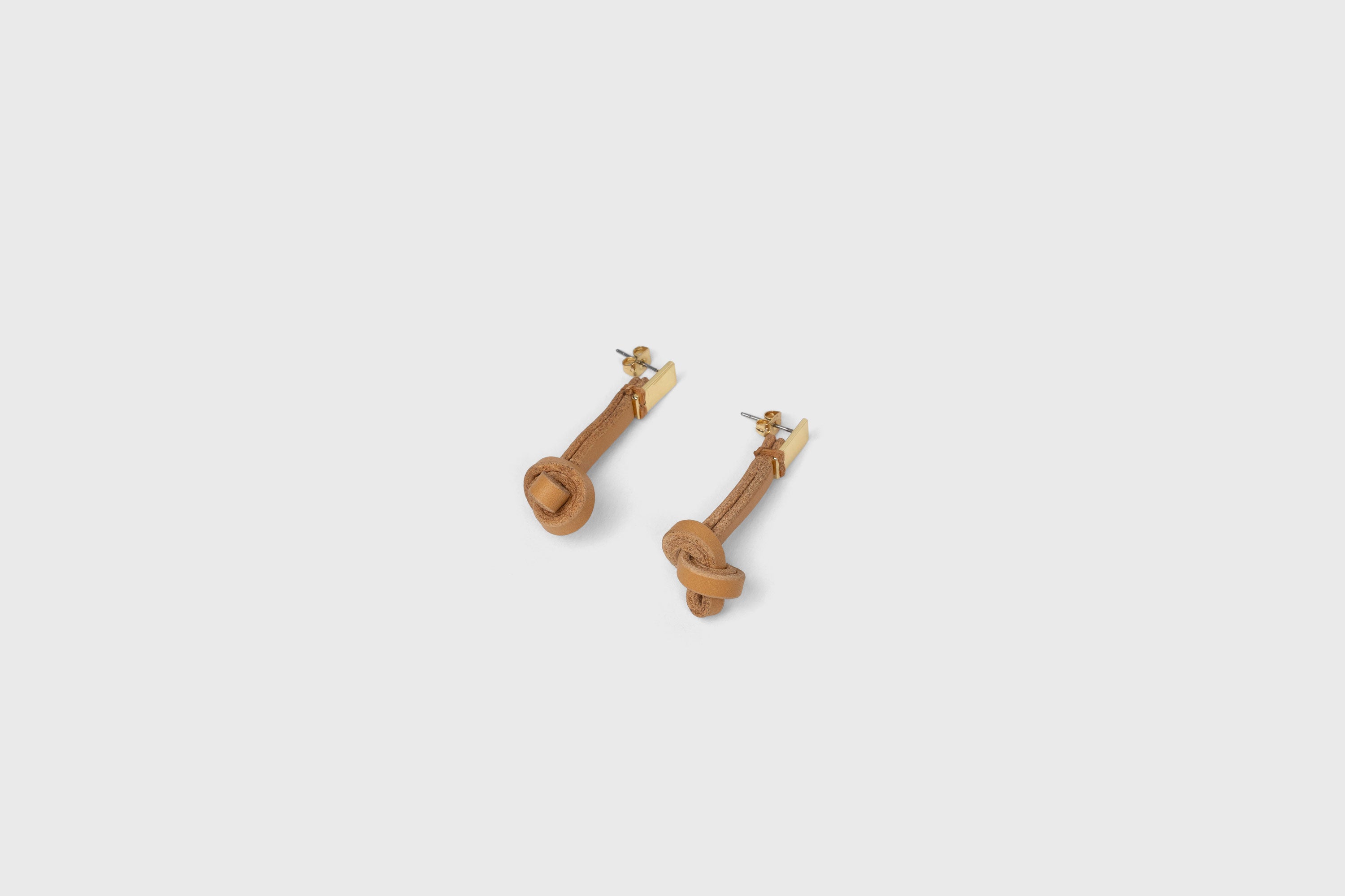 Gaia Earrings In Brown Color In Vegetable Tanned Leather Minimalistic Design Atelier Madre Manuel Dreesmann Barcelona Spain