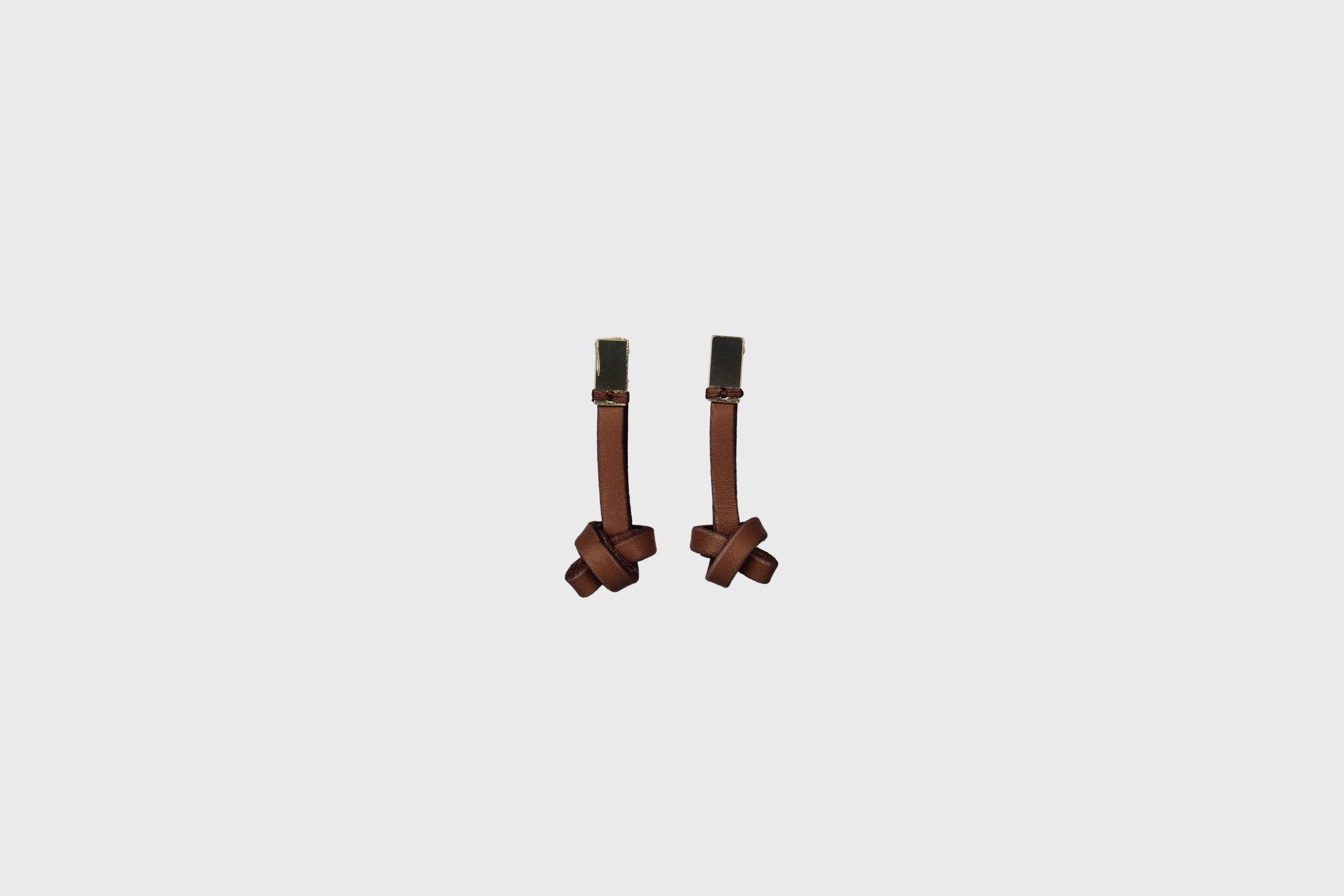 Gaia Earrings In Dark Brown Color In Vegetable Tanned Leather Minimalistic Design Atelier Madre Manuel Dreesmann Barcelona Spain