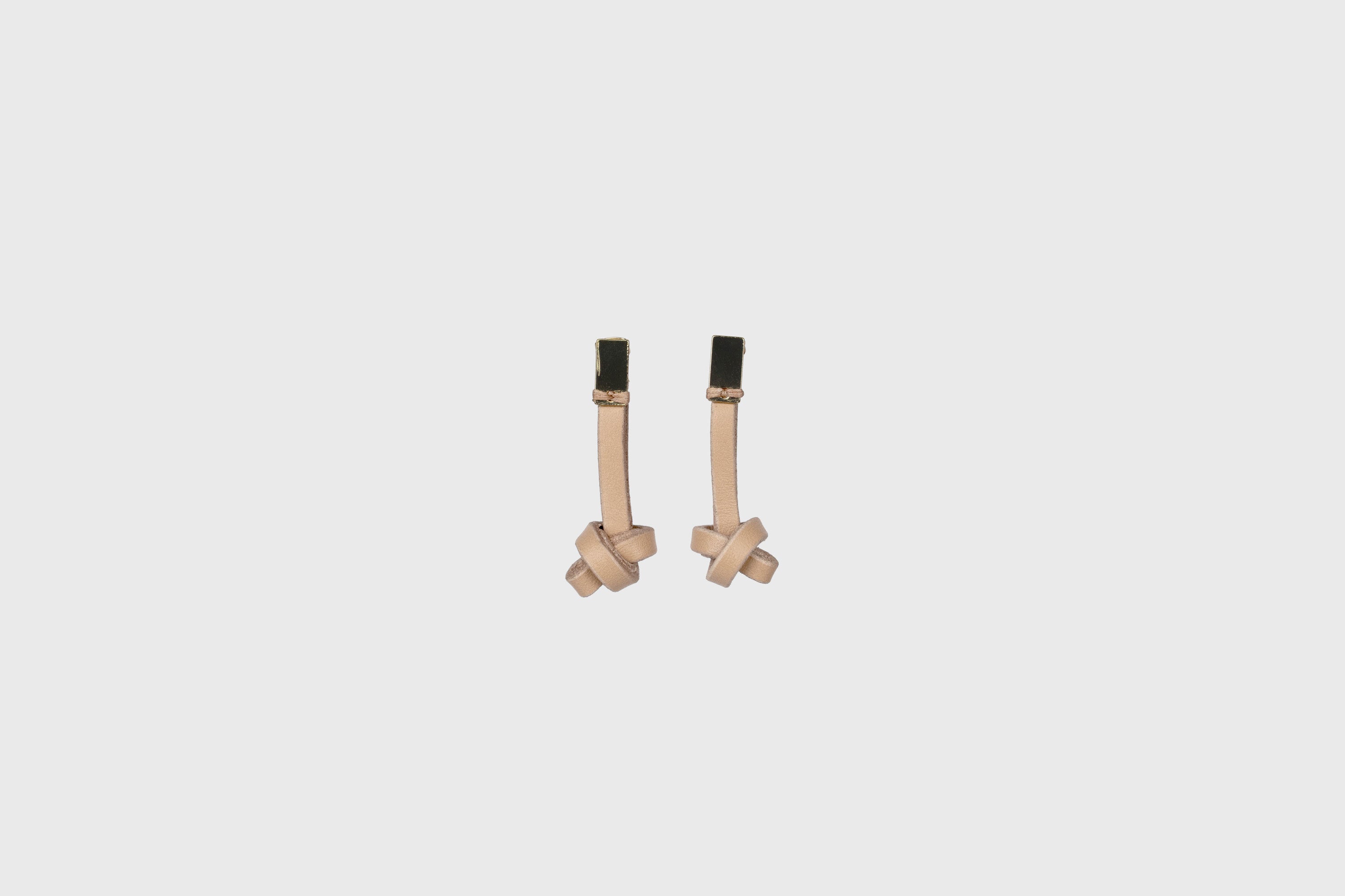 Gaia Earrings In Natural Color In Vegetable Tanned Leather Minimalistic Design Atelier Madre Manuel Dreesmann Barcelona Spain