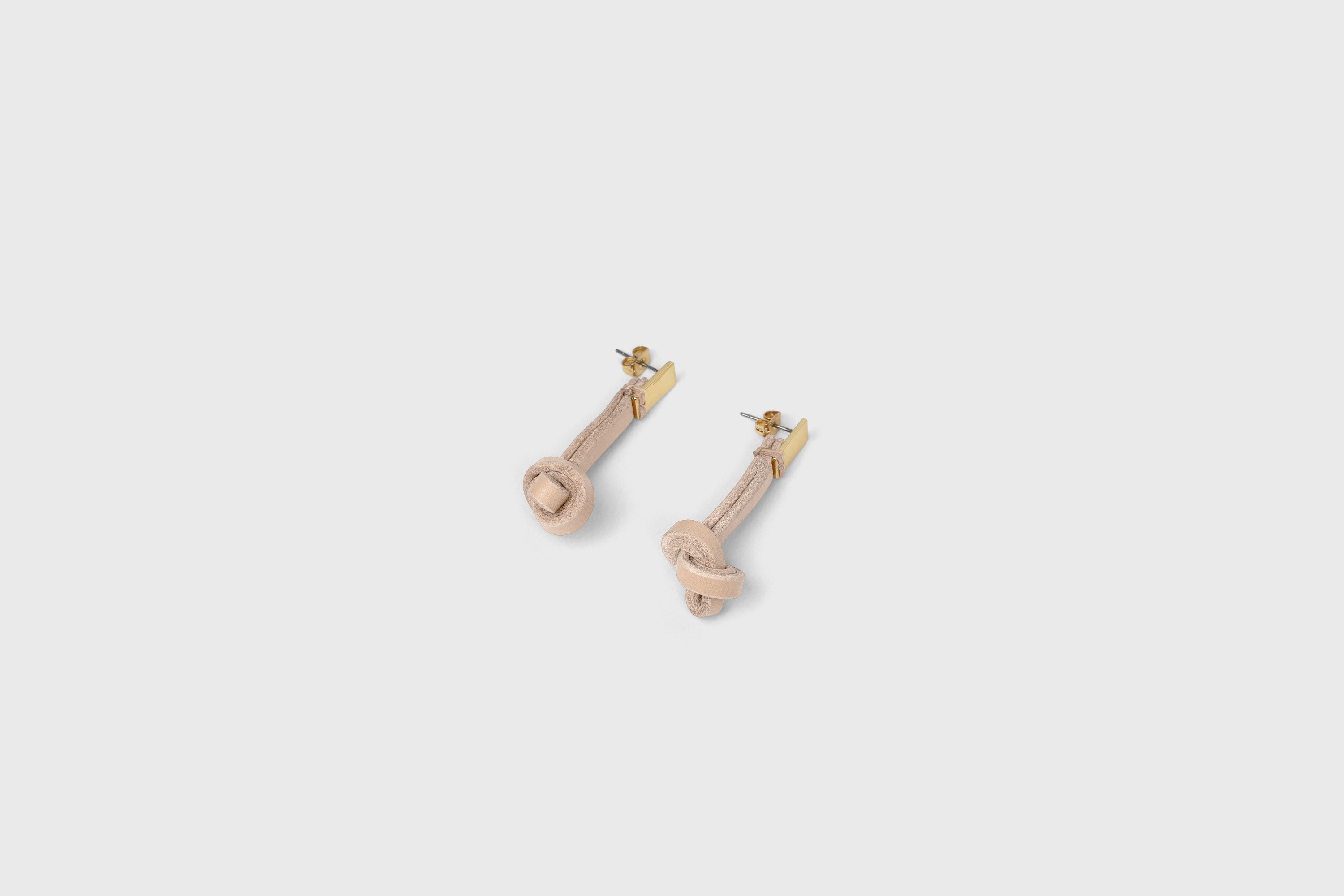 Gaia Earrings In Natural Color In Vegetable Tanned Leather Minimalistic Design Atelier Madre Manuel Dreesmann Barcelona Spain