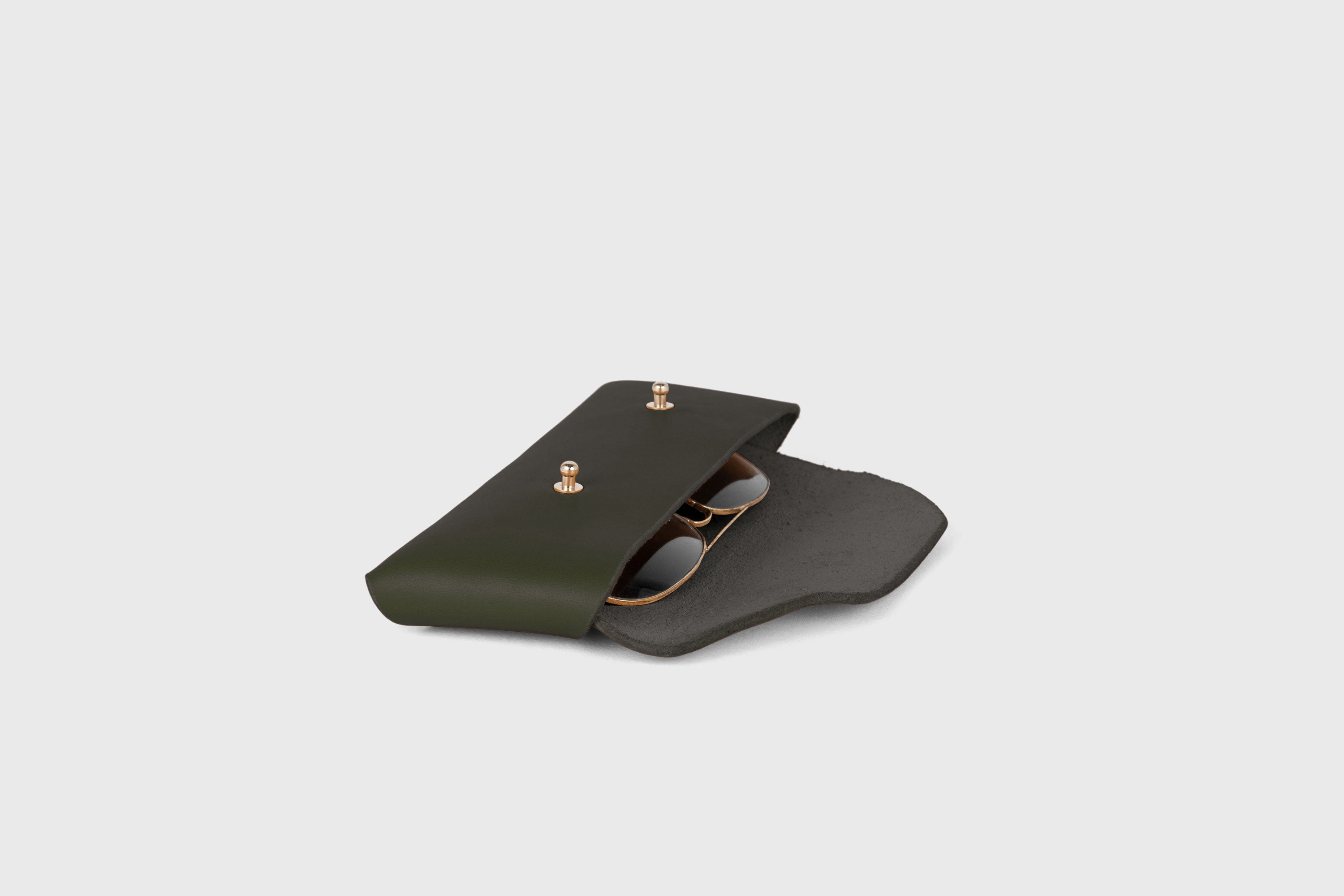 Glasses Case Leather Olive Green Color Eyewear Pouch Minimalist Design Atelier Madre Manuel Dreesmann Barcelona Spain