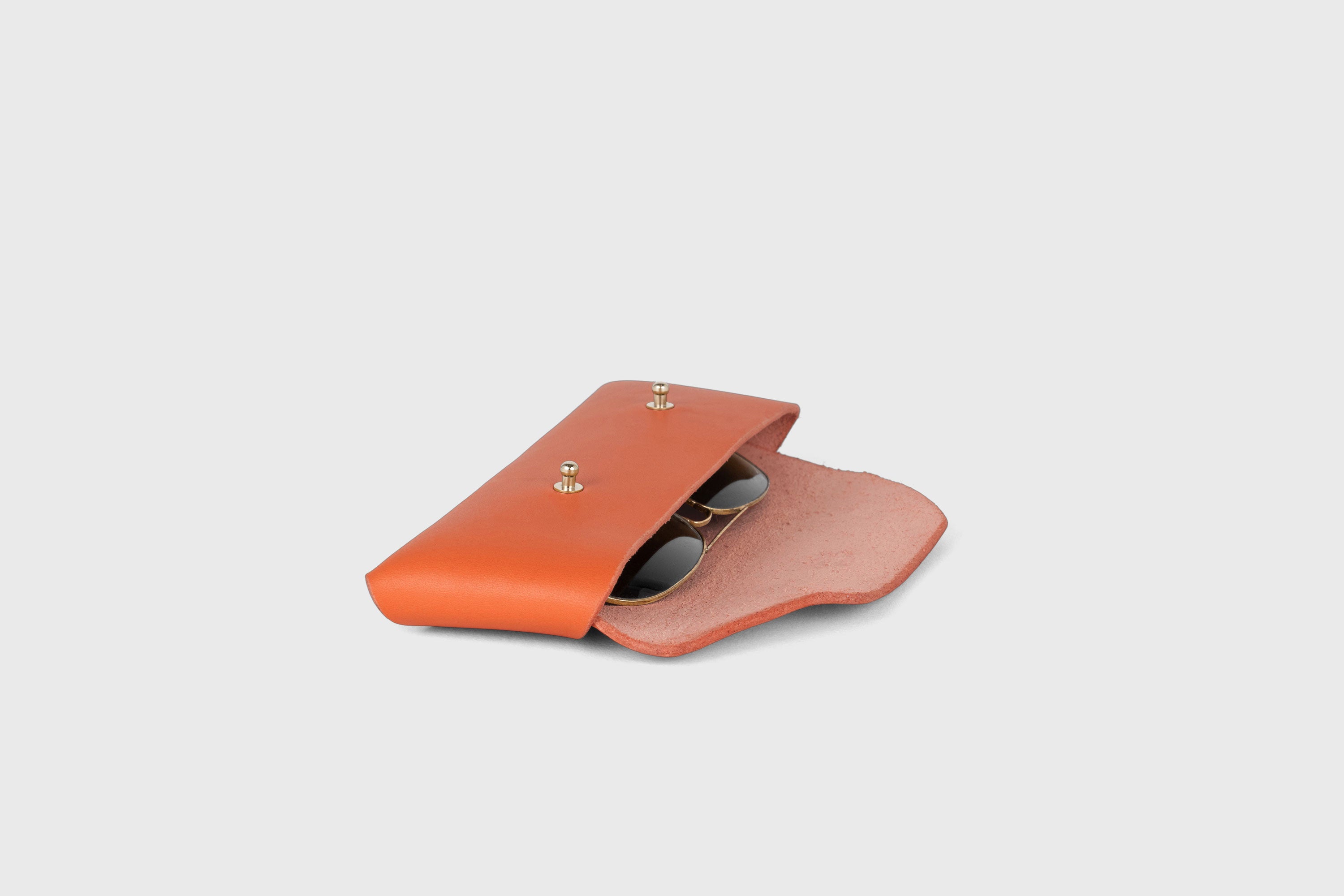 Glasses Case Leather Orange Color Eyewear Pouch Minimalist Design Atelier Madre Manuel Dreesmann Barcelona Spain