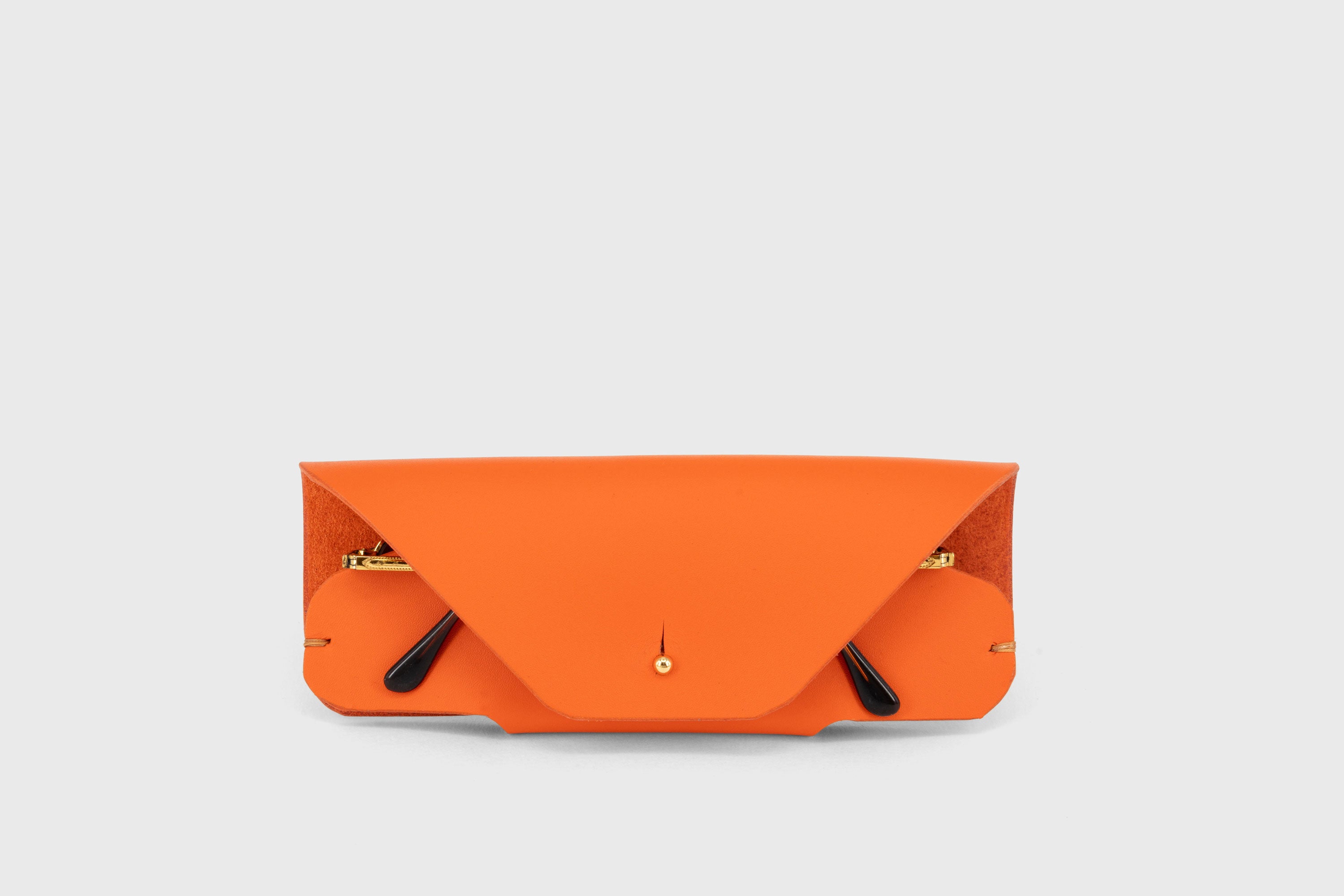 Sunglasses Case Leather Glasses Orange Full Grain Vachetta Vegetable Tanned Leather Minimal Modern Design Premium Quality Luxury Handcrafted Atelier Madre Manuel Dreesmann Barcelona