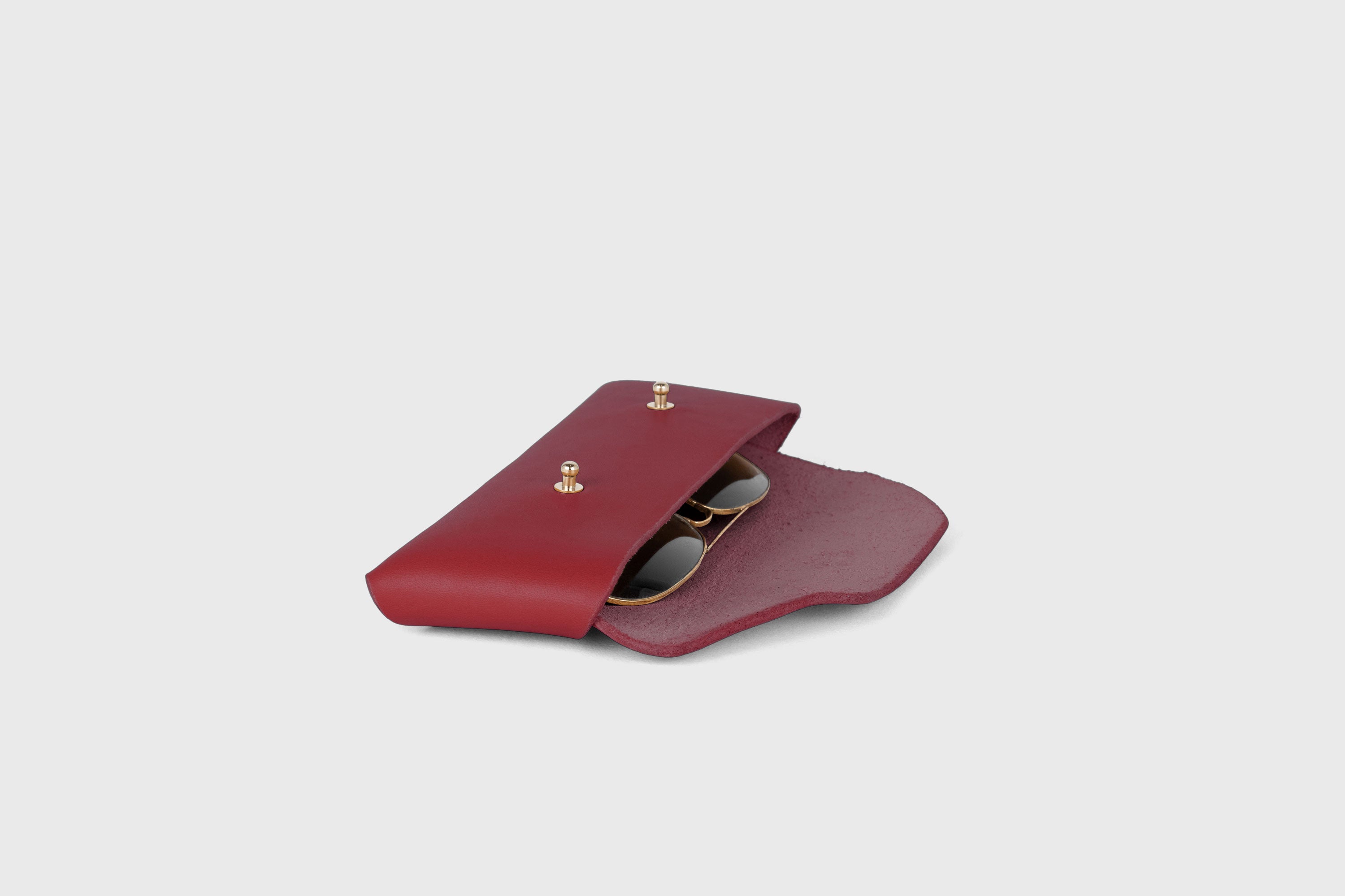 Glasses Case Leather Red Color Eyewear Pouch Minimalist Design Atelier Madre Manuel Dreesmann Barcelona Spain