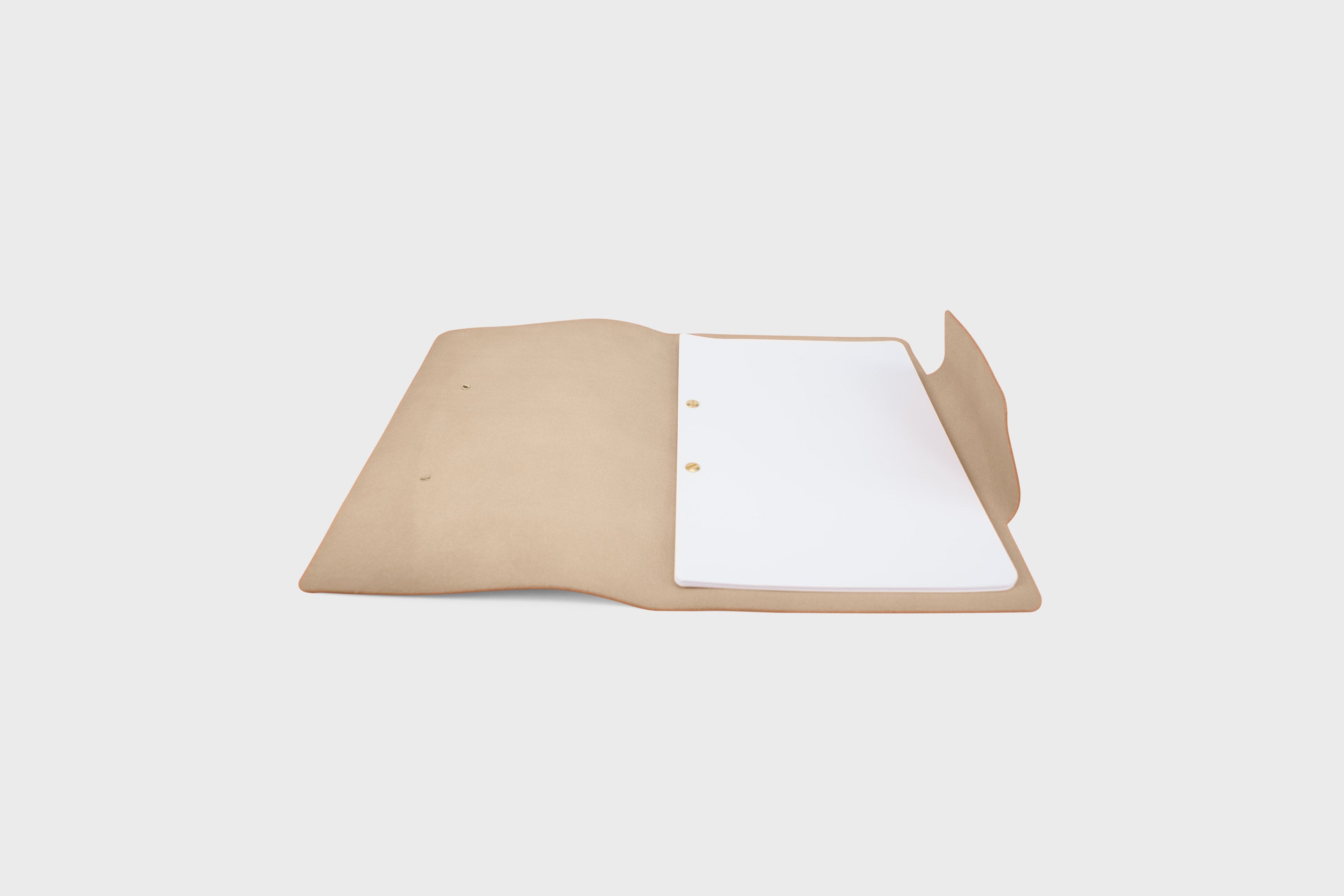 Journal Leather Brown A4 Vachetta Notebook Sketchbook Refillable Modern minimalist design Premium Quality Handmade Full Grain Vegetable Tanned Atelier Madre Manuel Dreesmann Barcelona