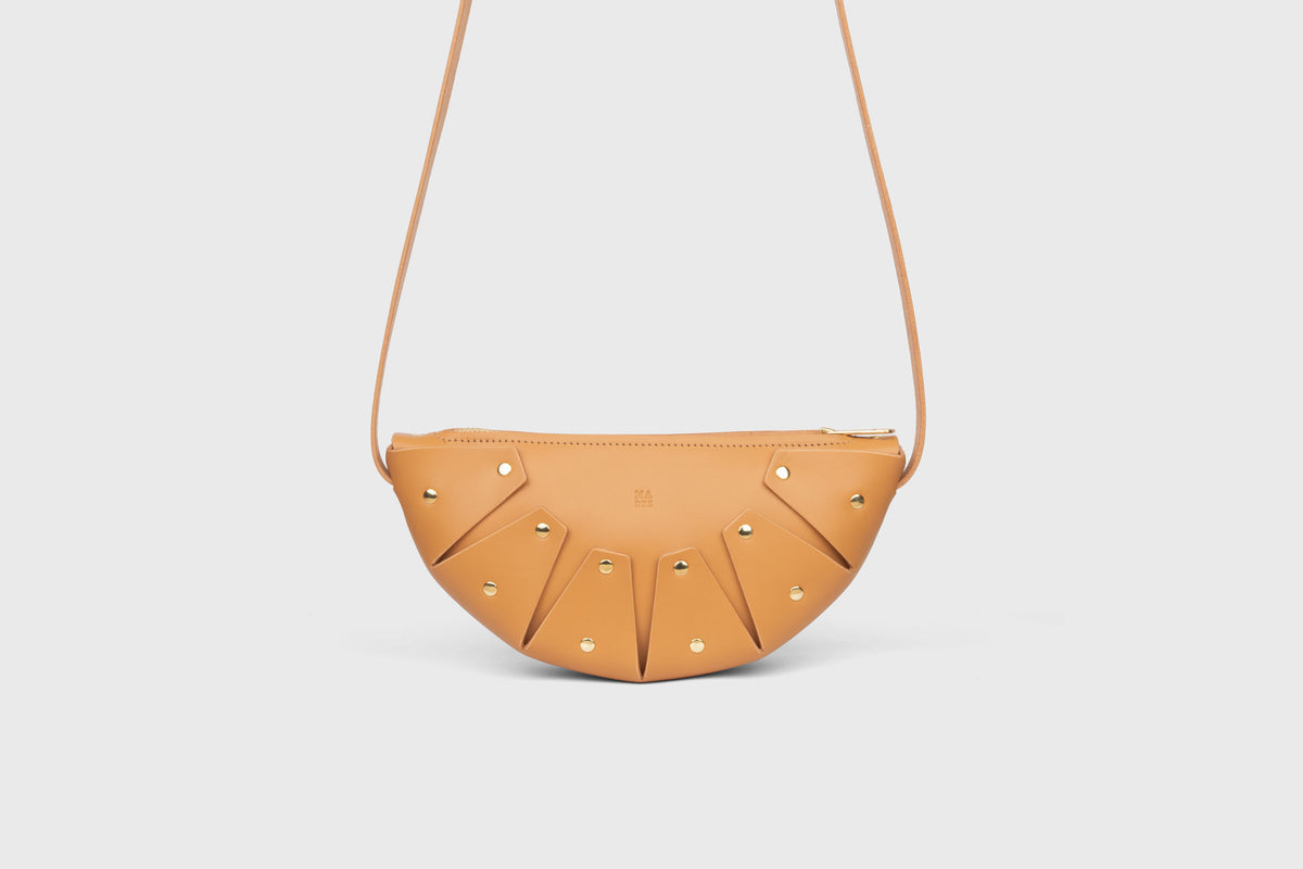 Juno Brown Colour Leather Vegetable Tanned Modern Minimal Design Premium Quality Atelier Madre Manuel Dreesmann Barcelona 3