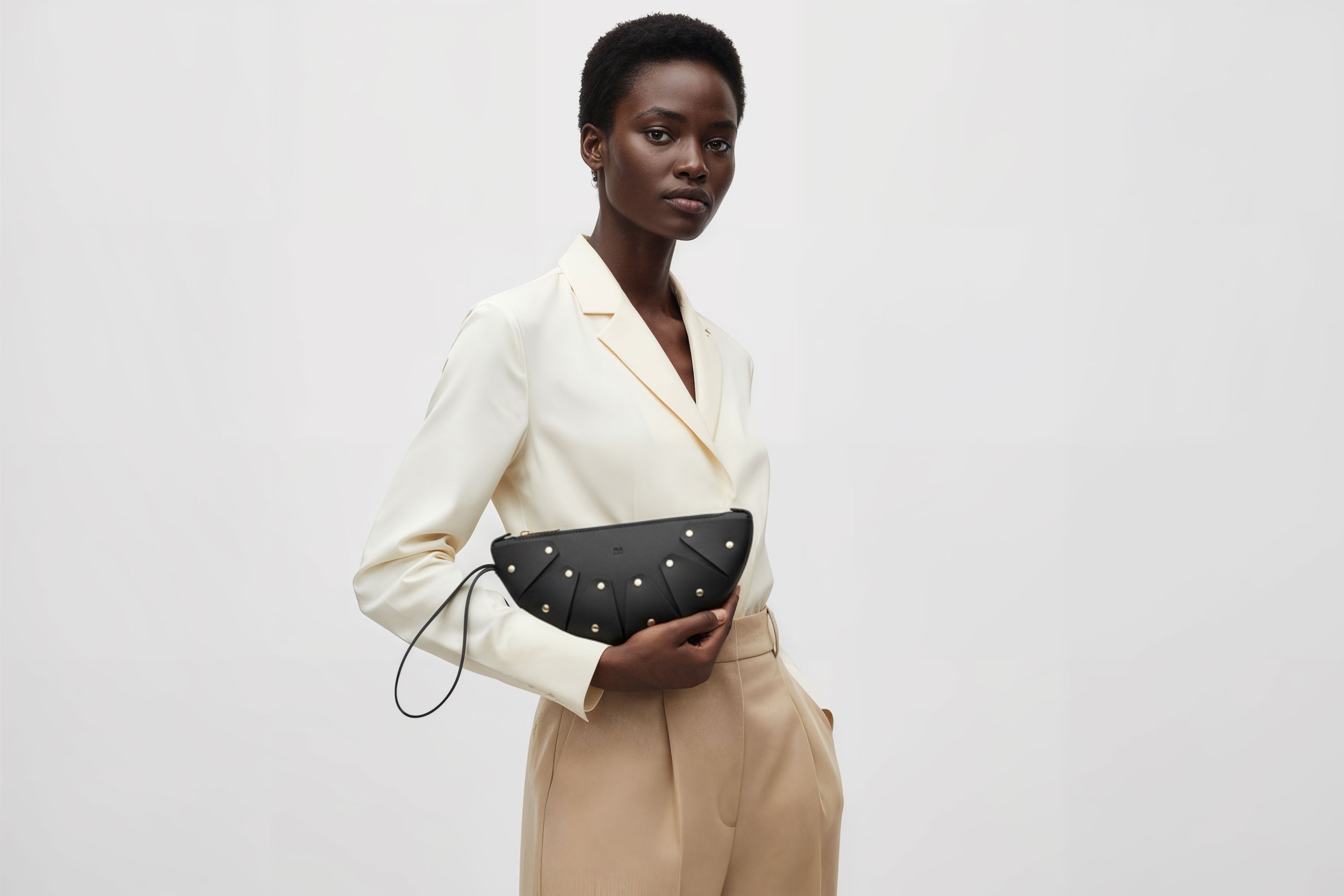 Juno Leather Bag Black Color On A Model Vegetable Tanned Full Grain Spain Brass Rivets Design Minimalist Half Moon Circle Round Zipper Pouch Handbag Clutch Bag Atelier Madre Manuel Dreesmann Barcelona