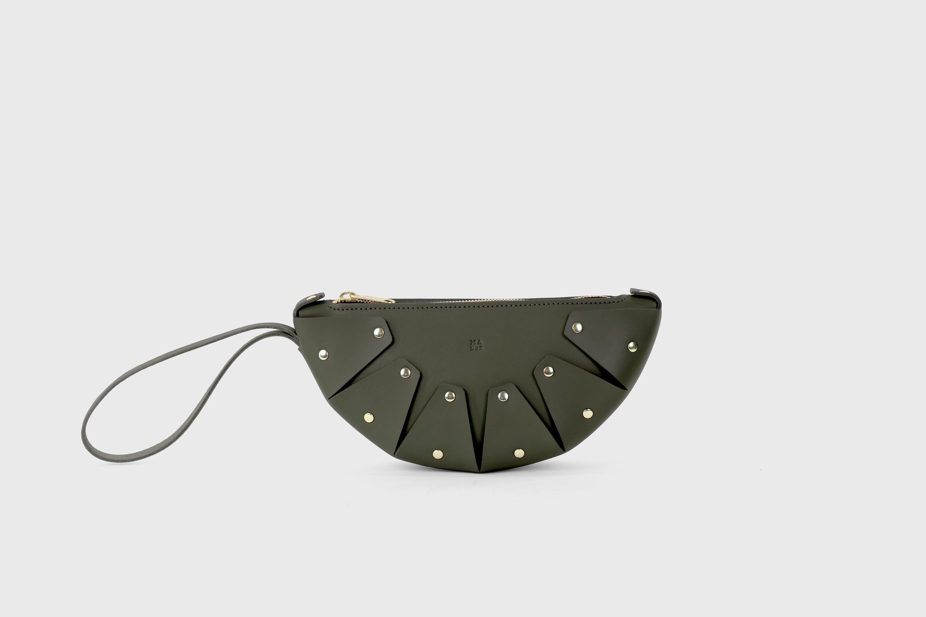 Juno Leather Bag Olive Green Color Vegetable Tanned Full Grain Spain Brass Rivets Design Minimalist Half Moon Circle Round Zipper Pouch Handbag Clutch Bag Atelier Madre Manuel Dreesmann Barcelona