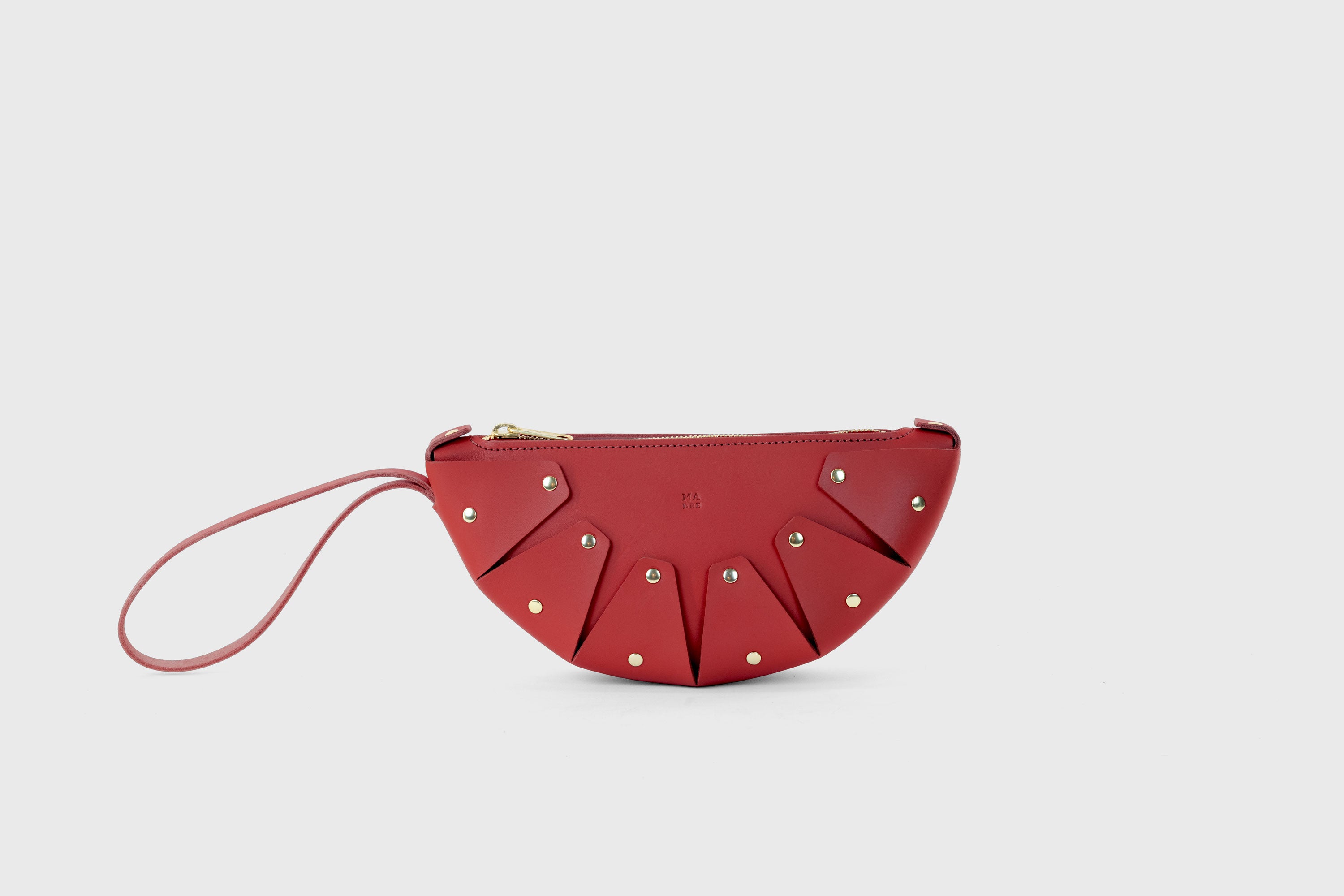 Juno Leather Bag Red Color Vegetable Tanned Full Grain Spain Brass Rivets Design Minimalist Half Moon Circle Round Zipper Pouch Handbag Clutch Bag Atelier Madre Manuel Dreesmann Barcelona