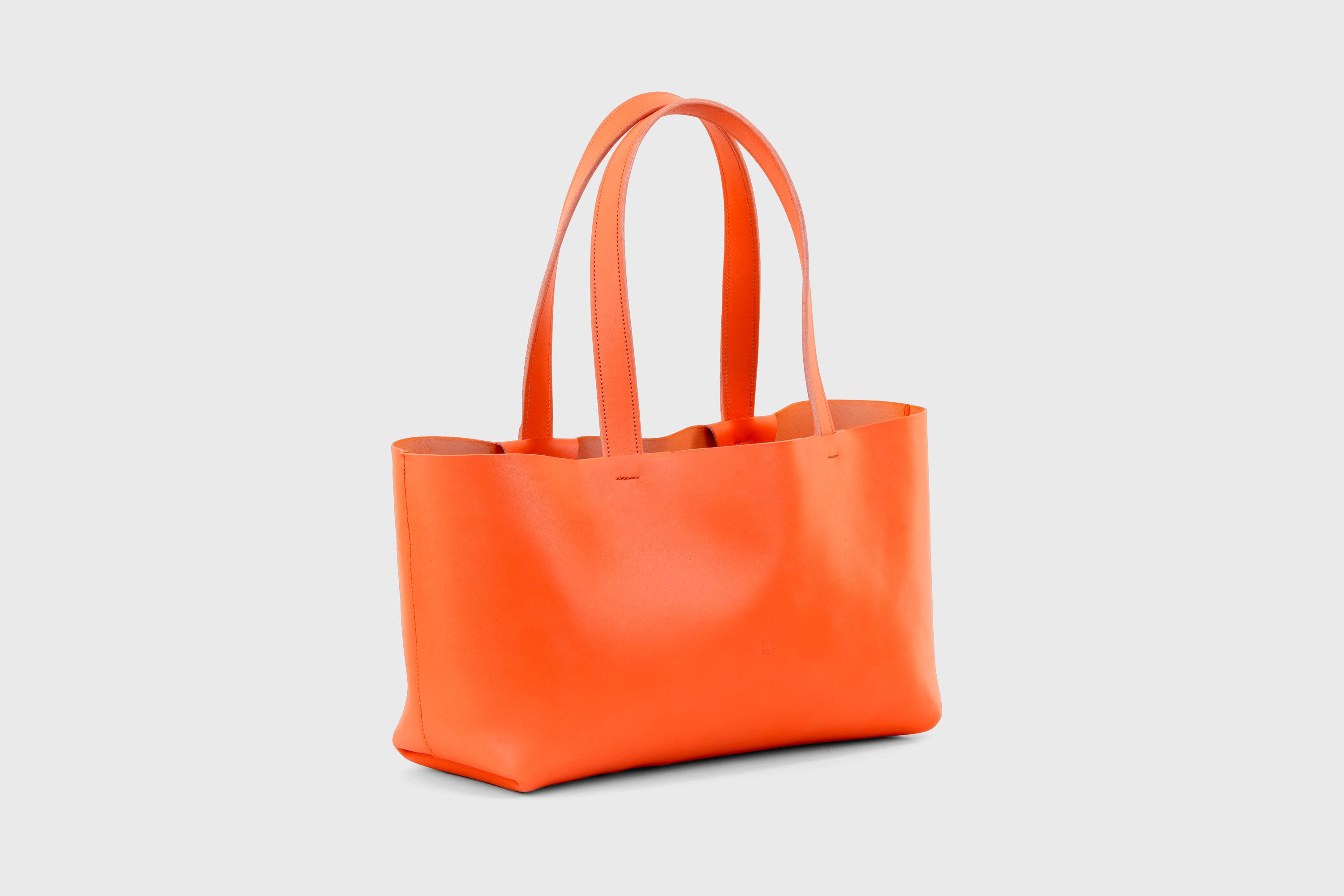 Karin Tote Bag Orange Color Vegetable Tanned Leather Vachetta Minimalistic Design Premium Atelier Madre Manuel Dreesmann Barcelona Spain