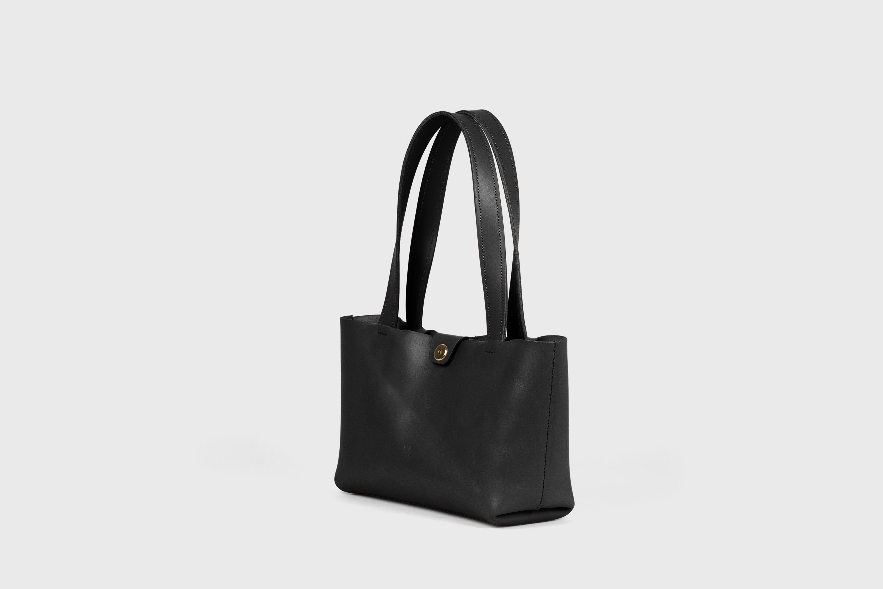 Karin Tote Bag Small Premium Leather Black Color Magnetic Closure Minimalist Design Atelier Madre Manuel Dreesmann Barcelona Spain