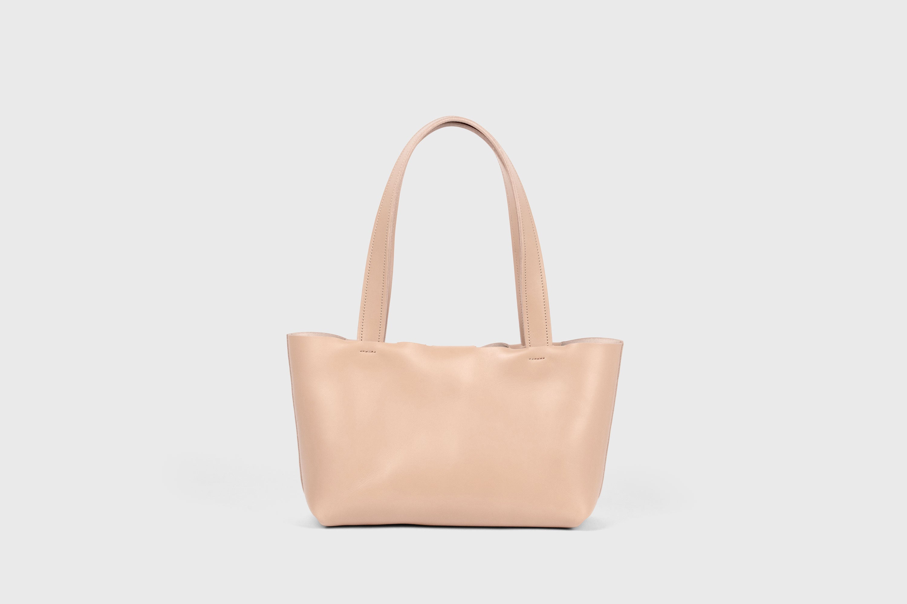 Karin Tote Bag Small Premium Leather Natural Color Magnetic Closure Minimalist Design Atelier Madre Manuel Dreesmann Barcelona Spain