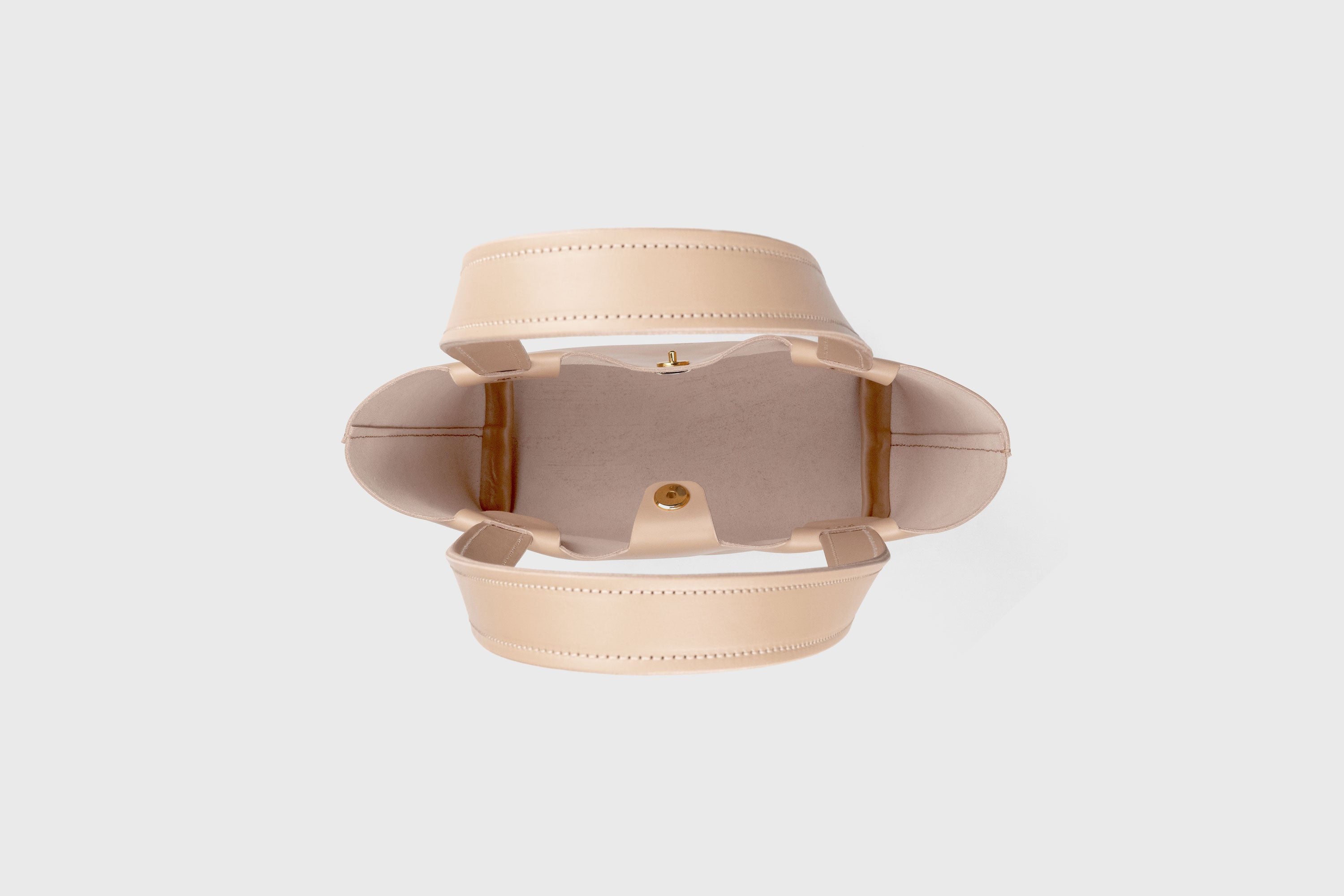 Karin Tote Bag Small Premium Leather Natural Color Magnetic Closure Minimalist Design Atelier Madre Manuel Dreesmann Barcelona Spain