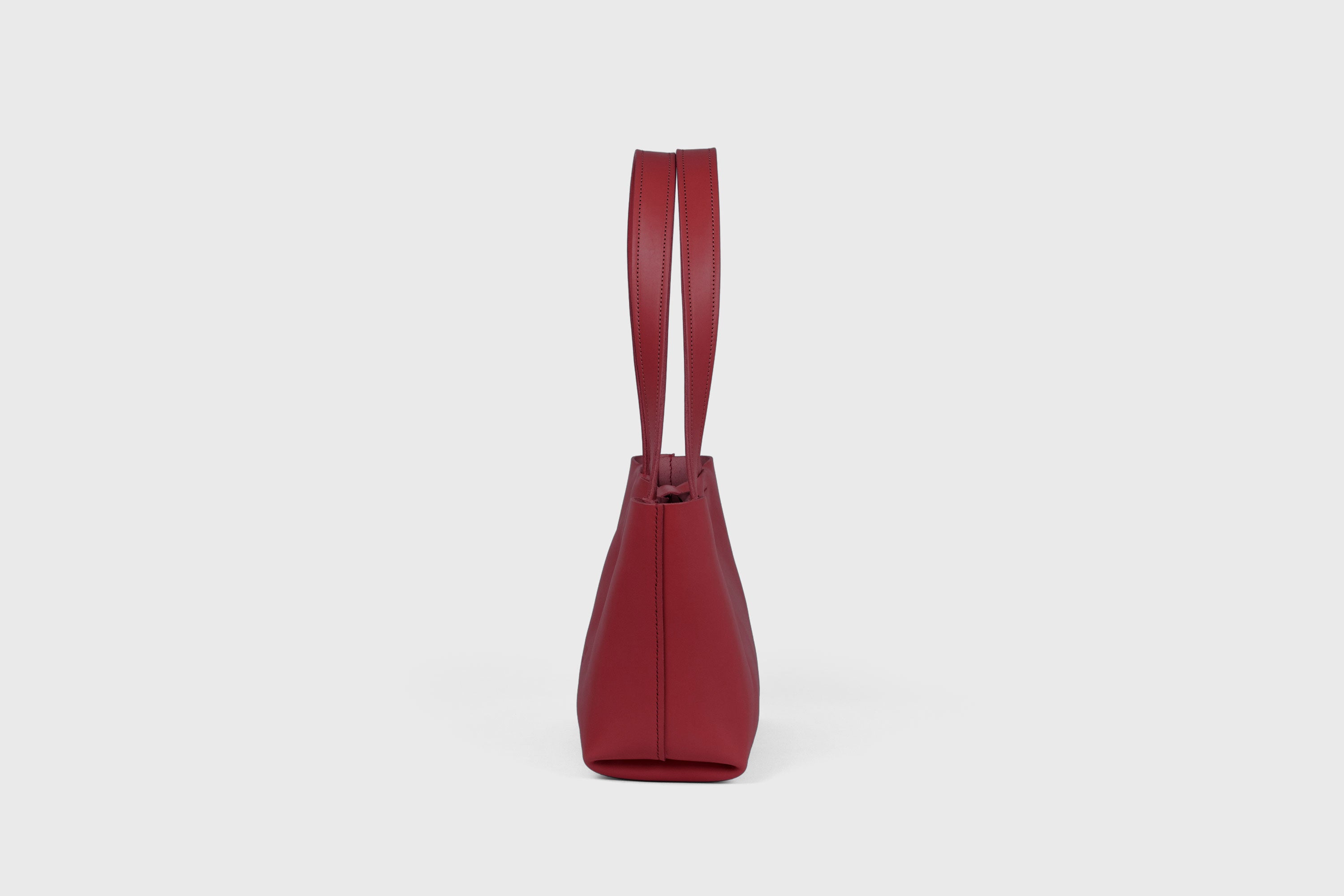 Karin Tote Bag Small Premium Leather Red Color Magnetic Closure Minimalist Design Atelier Madre Manuel Dreesmann Barcelona Spain