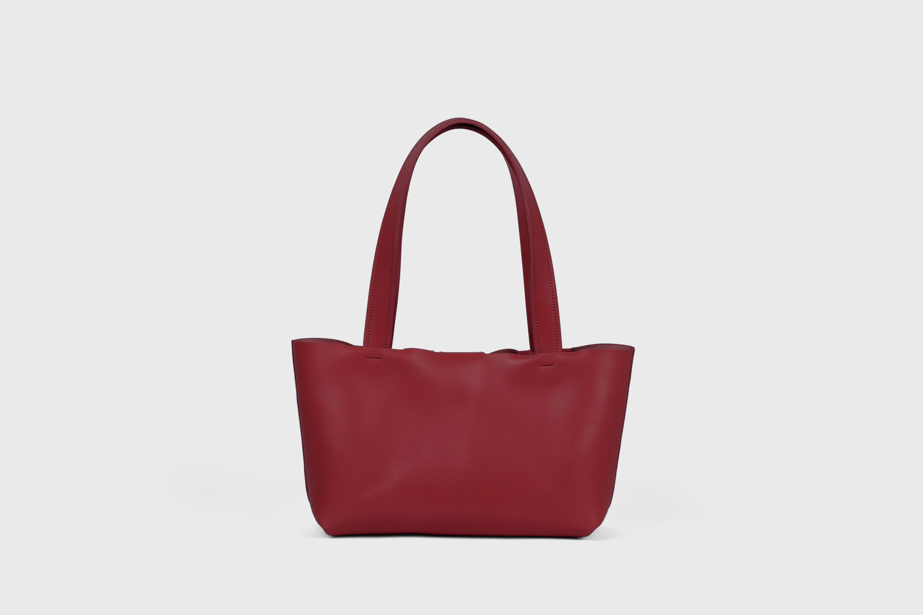 Karin Tote Bag Small Premium Leather Red Color Magnetic Closure Minimalist Design Atelier Madre Manuel Dreesmann Barcelona Spain
