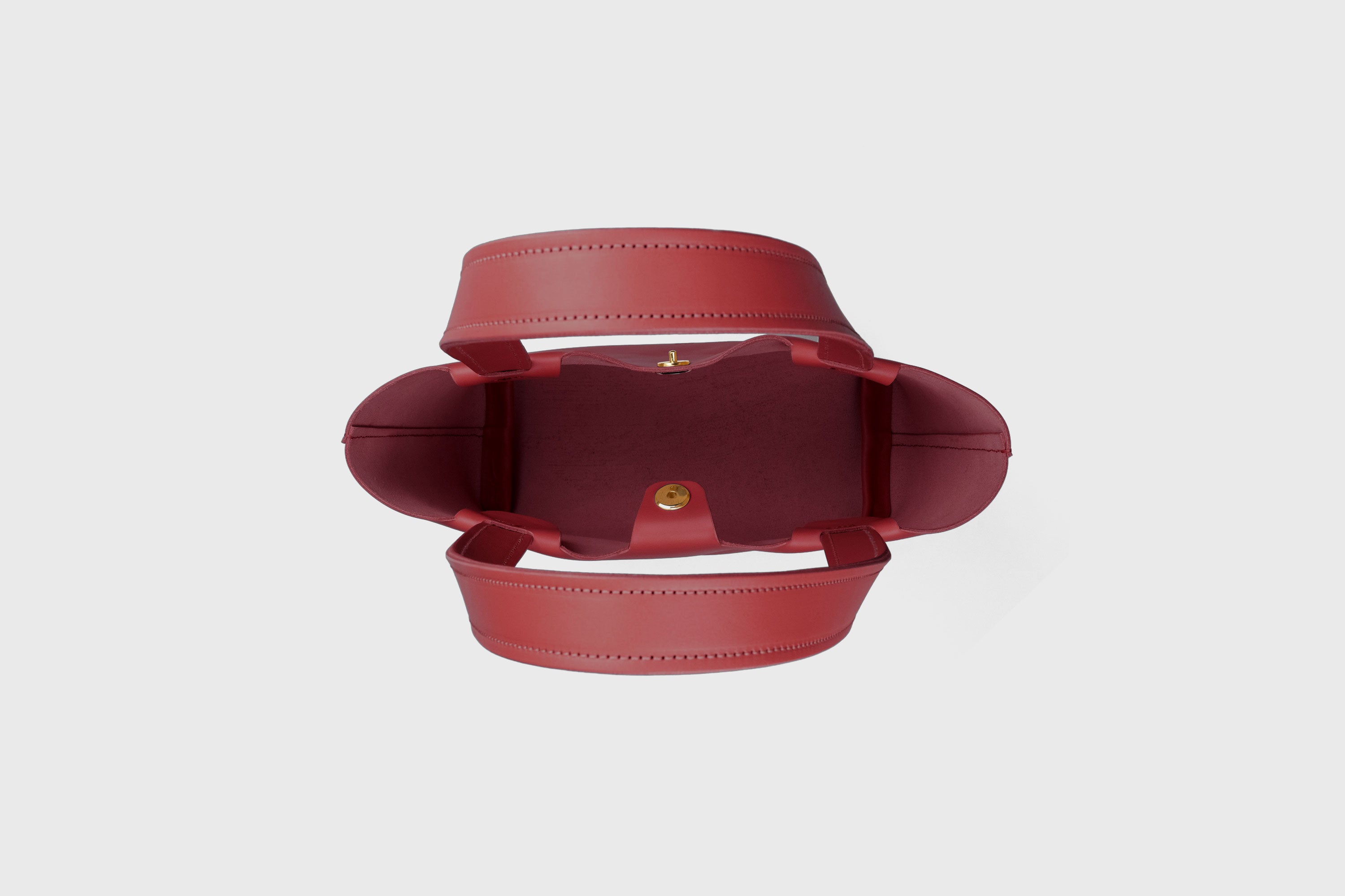 Karin Tote Bag Small Premium Leather Red Color Magnetic Closure Minimalist Design Atelier Madre Manuel Dreesmann Barcelona Spain