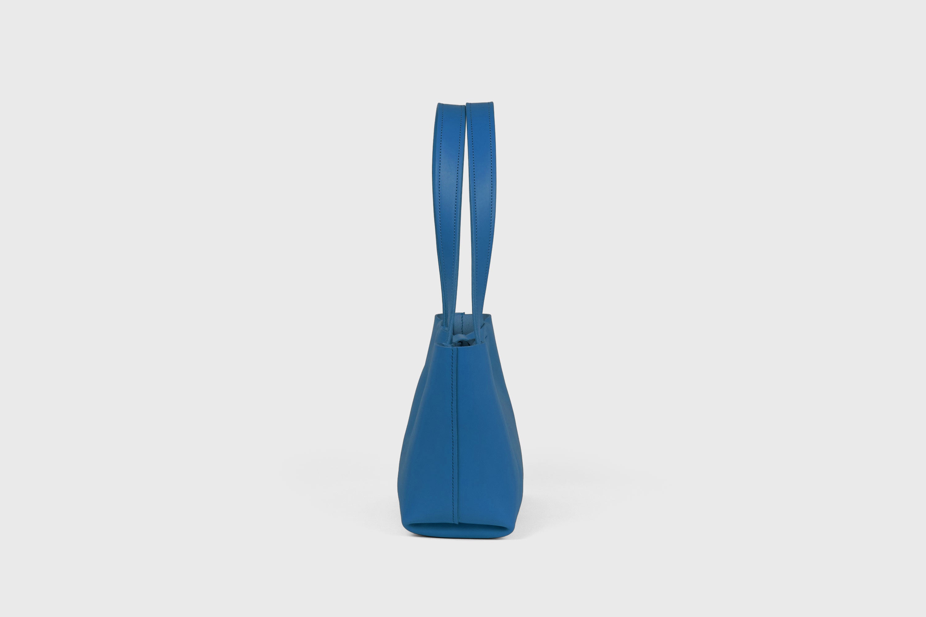 Karin Tote Bag Small Premium Leather Royal Blue Color Magnetic Closure Minimalist Design Atelier Madre Manuel Dreesmann Barcelona Spain