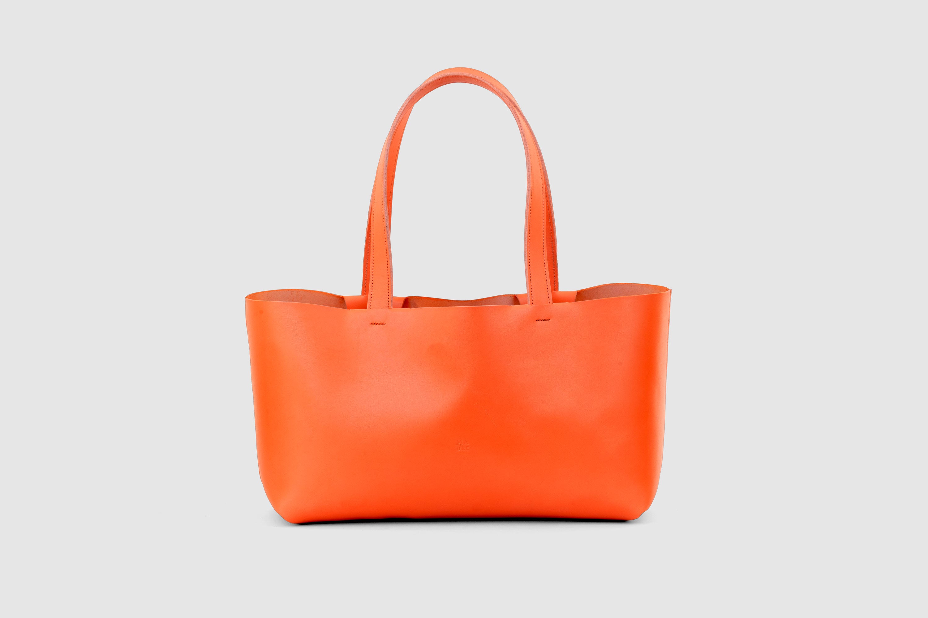Karin Tote Bag Orange Color Vegetable Tanned Leather Vachetta Minimalistic Design Premium Atelier Madre Manuel Dreesmann Barcelona Spain