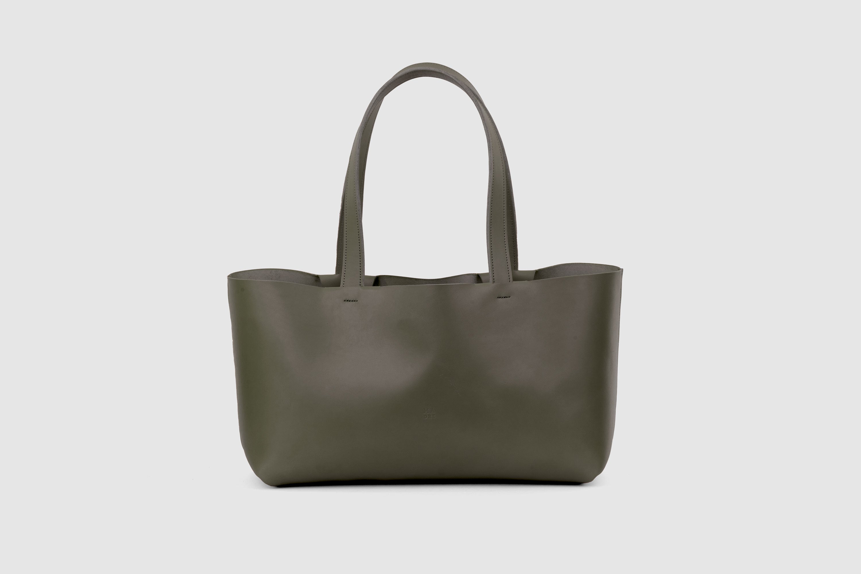 Karin Tote Bag Olive Green Color Vegetable Tanned Leather Vachetta Minimalistic Design Premium Atelier Madre Manuel Dreesmann Barcelona Spain