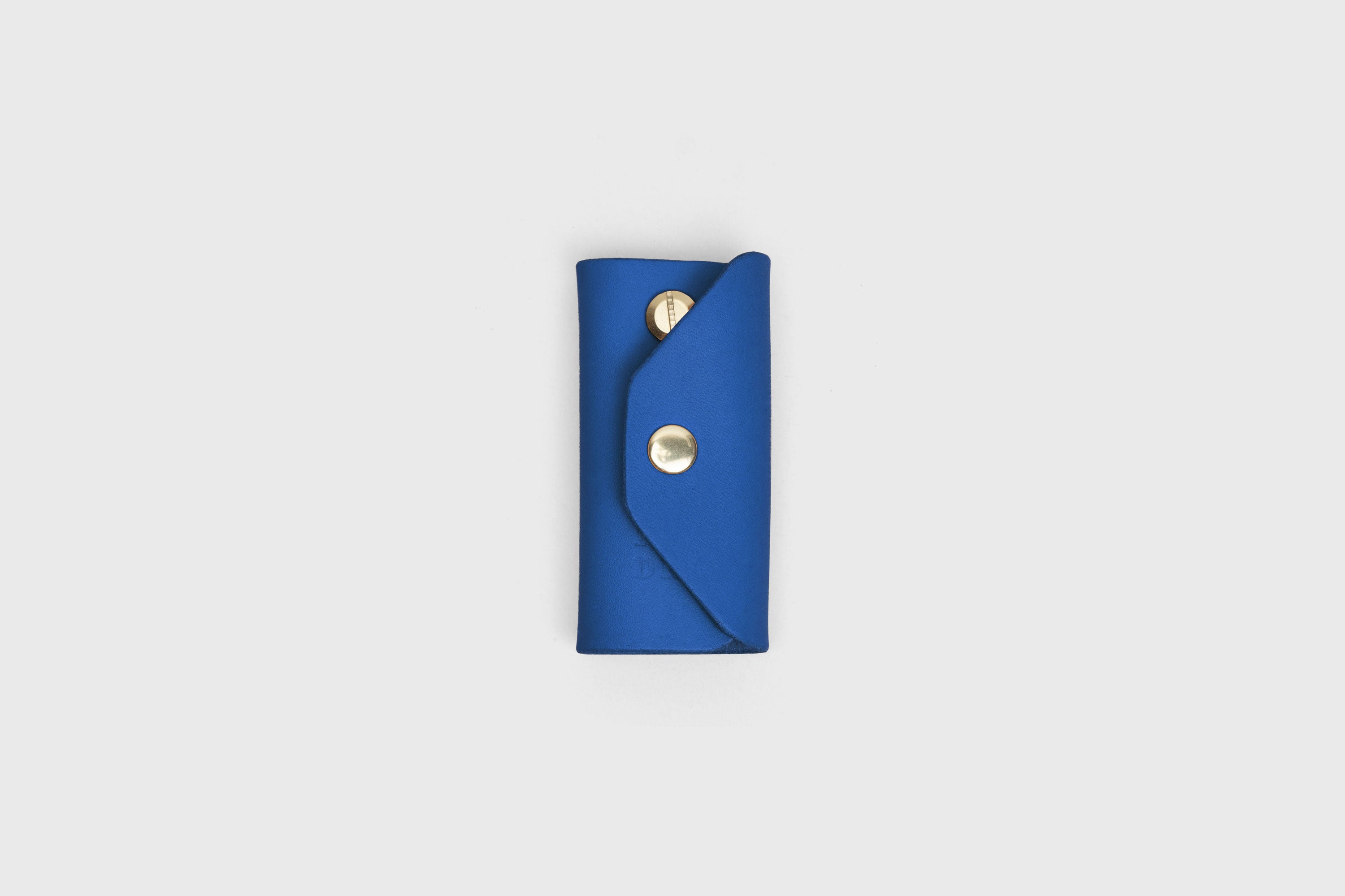 Key Etui In Royal Blue Color In Vegetable Tanned Leather Key Holder With Snap Button Minimalistic Design Atelier Madre Manuel Dreesmann Barcelona Spain