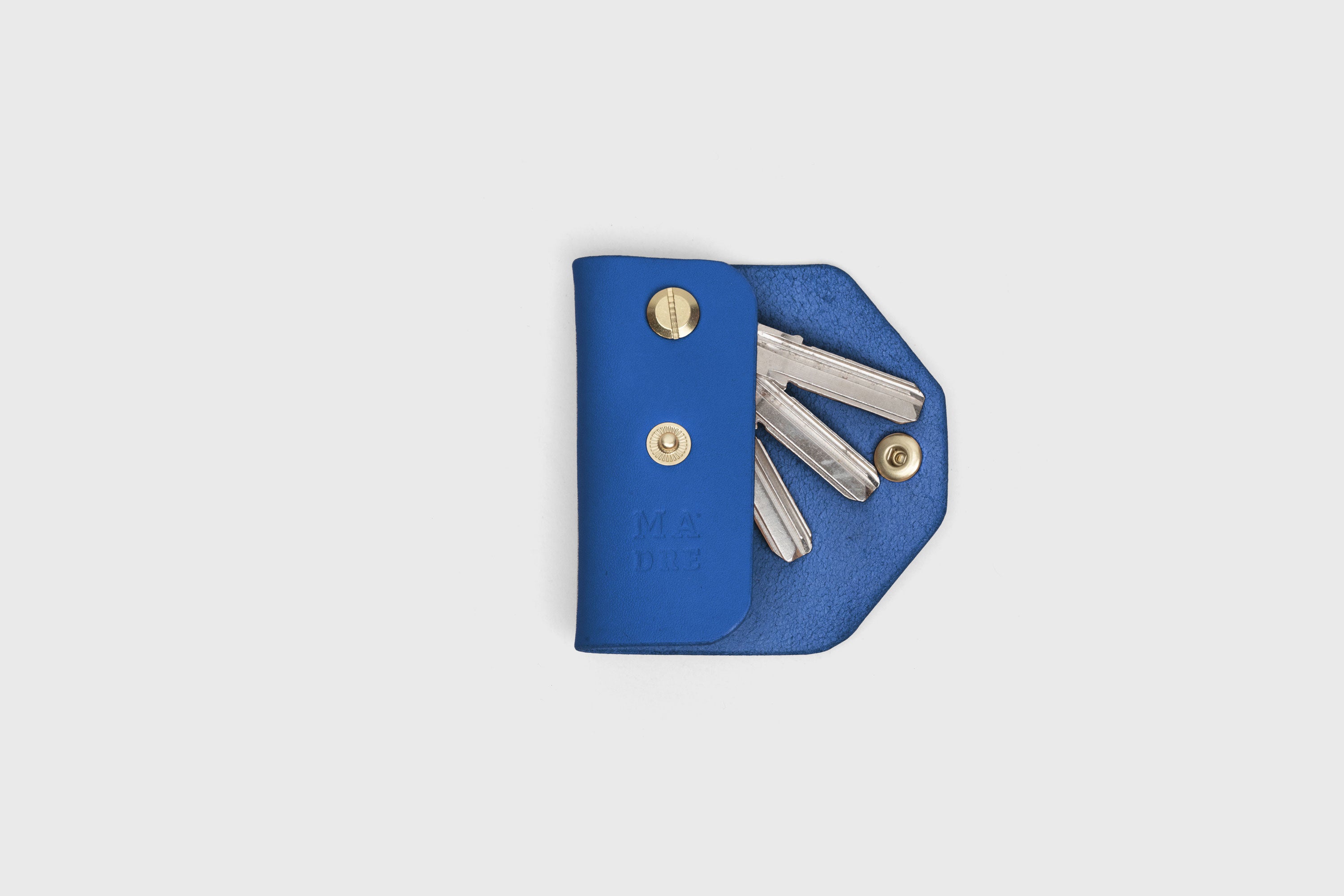Key Etui In Royal Blue Color In Vegetable Tanned Leather Key Holder With Snap Button Minimalistic Design Atelier Madre Manuel Dreesmann Barcelona Spain