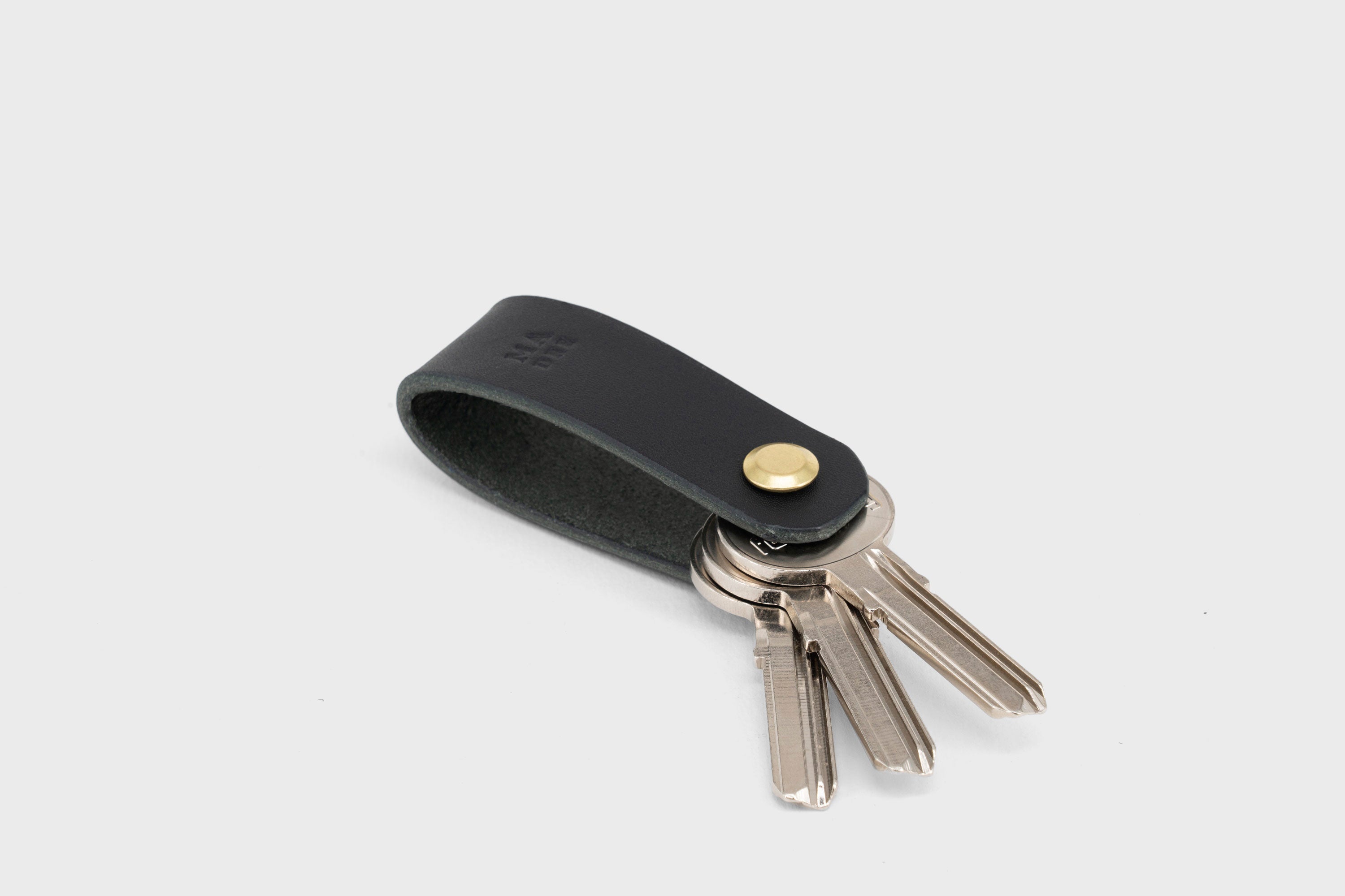 Key Ring Holder Case Black Leather Minimalist Design Premium Quality Atelier Madre Manuel Dreesmann Barcelona Spain