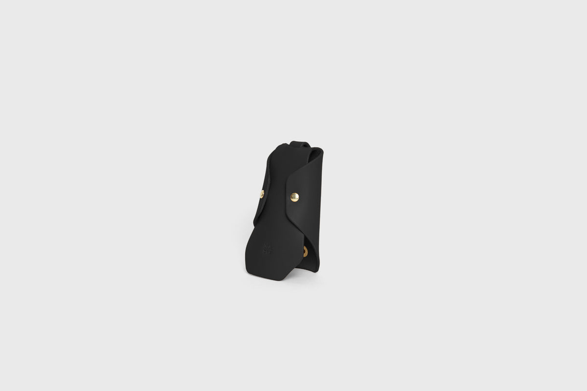 Key Pouch Leather Black Colour Leather Vegetable Tanned Modern Minimal Design Premium Quality Atelier Madre Manuel Dreesmann Barcelona 2
