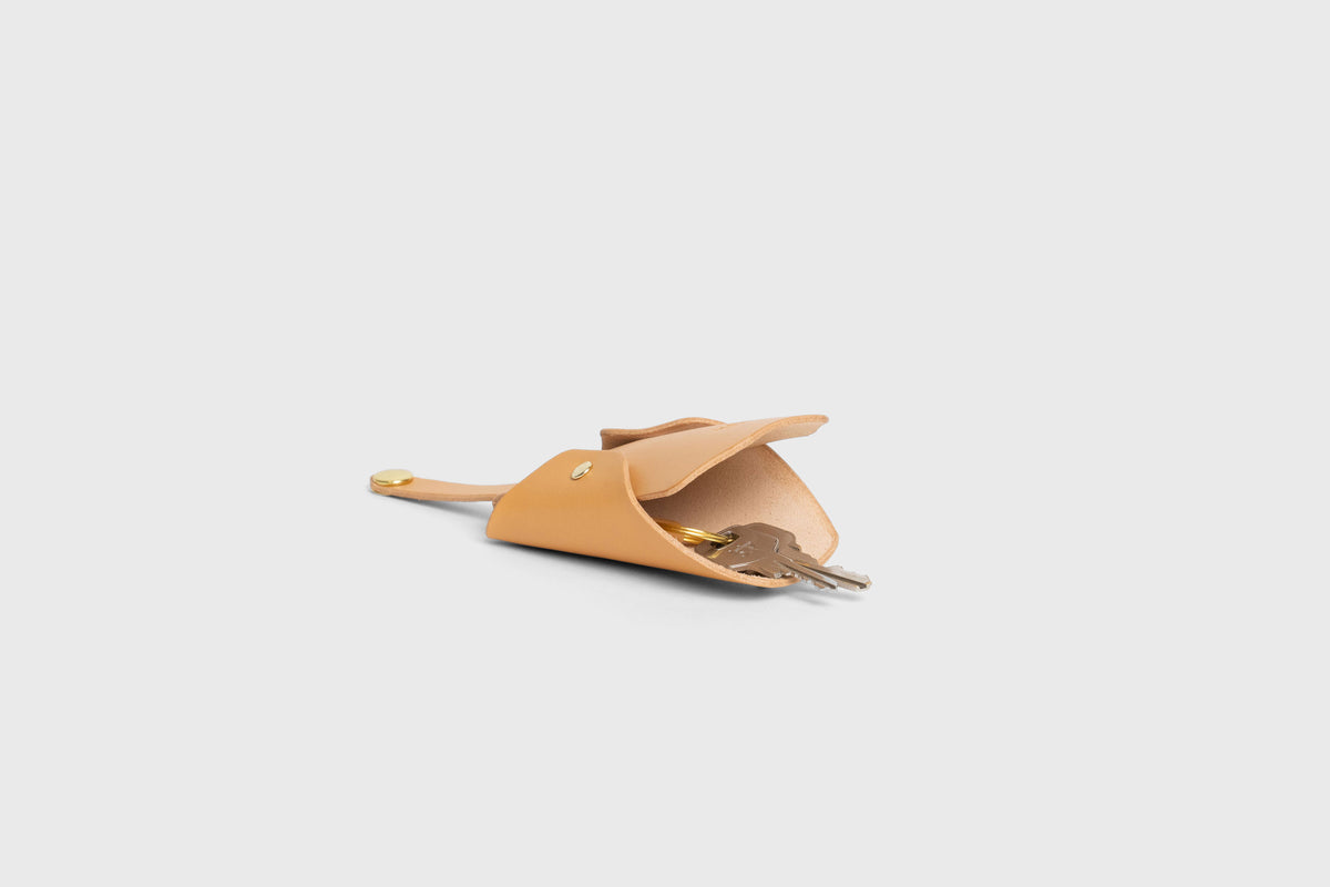 Key Pouch Leather Brown Colour Leather Vegetable Tanned Modern Minimal Design Premium Quality Atelier Madre Manuel Dreesmann Barcelona 4