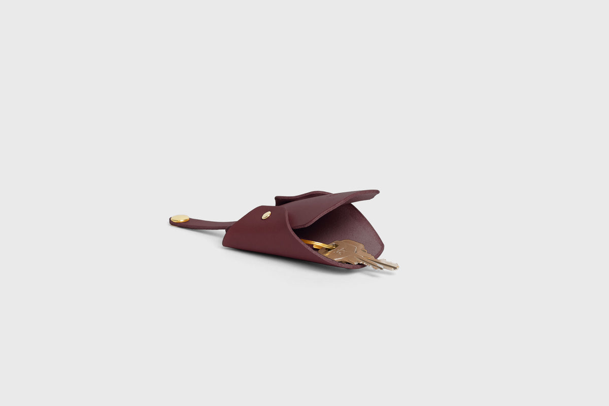 Key Pouch Leather Burgundy Colour Leather Vegetable Tanned Modern Minimal Design Premium Quality Atelier Madre Manuel Dreesmann Barcelona 4